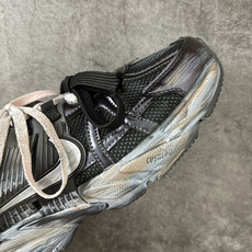 Nike V2K Run 减震防滑复古低帮跑步鞋 #鞋款被命名为 Runtekk 设计上借鉴了 2000 年的跑鞋风格 Nike V2K Run 减震防滑复古低帮跑步鞋 #鞋款被命名为 Runtekk 设计上借鉴了 2000 年的跑鞋风格