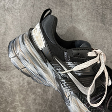 Nike V2K Run 减震防滑复古低帮跑步鞋 #鞋款被命名为 Runtekk 设计上借鉴了 2000 年的跑鞋风格 Nike V2K Run 减震防滑复古低帮跑步鞋 #鞋款被命名为 Runtekk 设计上借鉴了 2000 年的跑鞋风格