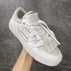 OFF-WHITE 3.0 Off Court 小牛皮 圆头系带 低帮休闲休闲鞋 标签的独特风格上脚就是焦点 外观很有设 OFF-WHITE 3.0 Off Court 小牛皮 圆头系带 低帮休闲休闲鞋 标签的独特风格上脚就是焦点 外观很有设