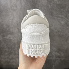 OFF-WHITE 3.0 Off Court 小牛皮 圆头系带 低帮休闲休闲鞋 标签的独特风格上脚就是焦点 外观很有设 OFF-WHITE 3.0 Off Court 小牛皮 圆头系带 低帮休闲休闲鞋 标签的独特风格上脚就是焦点 外观很有设