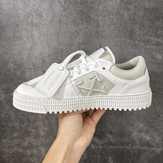OFF-WHITE 3.0 Off Court 小牛皮 圆头系带 低帮休闲休闲鞋 标签的独特风格上脚就是焦点 外观很有设 OFF-WHITE 3.0 Off Court 小牛皮 圆头系带 低帮休闲休闲鞋 标签的独特风格上脚就是焦点 外观很有设