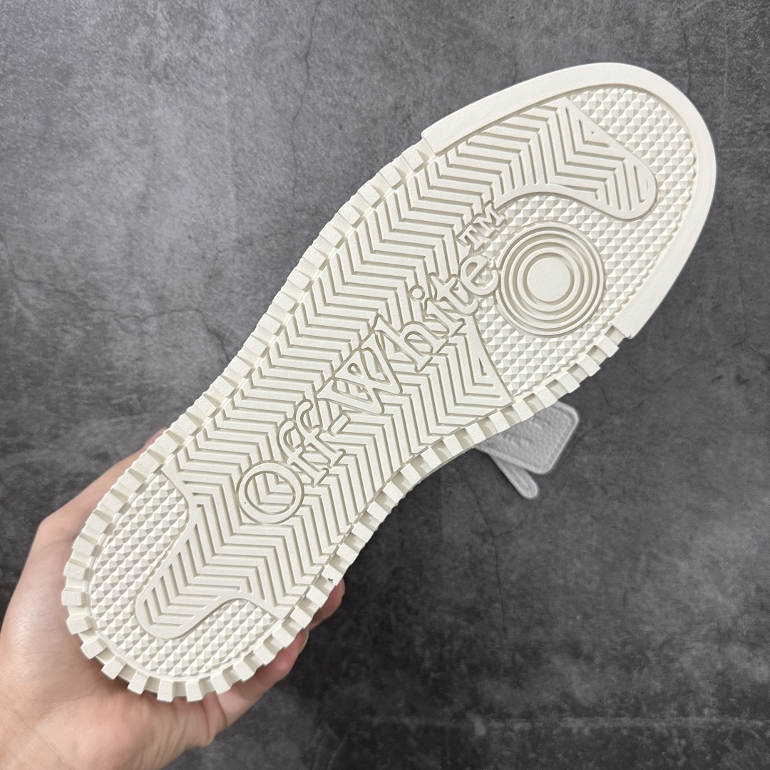 OFF-WHITE 3.0 Off Court 小牛皮 圆头系带 低帮休闲休闲鞋 标签的独特风格上脚就是焦点 外观很有设