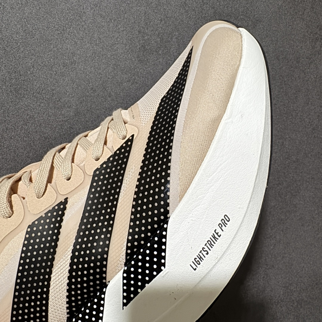 AD ADIZERO EVO SL 2 阿迪超轻透气缓震跑鞋 以令人难以置信的138克重量，刷新了跑鞋轻量化的记录，阿迪