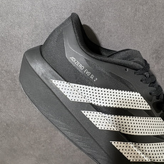 AD ADIZERO EVO SL 2 阿迪超轻透气缓震跑鞋 以令人难以置信的138克重量,刷新了跑鞋轻量化的记录,阿迪 AD ADIZERO EVO SL 2 阿迪超轻透气缓震跑鞋 以令人难以置信的138克重量,刷新了跑鞋轻量化的记录,阿迪