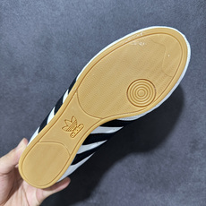 阿迪达斯 ADIDAS ORIGINALS TAEKWONDO 时尚百搭 防滑 低帮 训练鞋 男女款 银黑色德训鞋 潮运 阿迪达斯 ADIDAS ORIGINALS TAEKWONDO 时尚百搭 防滑 低帮 训练鞋 男女款 银黑色德训鞋 潮运