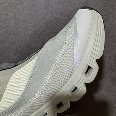 On昂跑 Cloud X 4 户外街头机能风跑步鞋 Cloud Hi Edge户外机能融合街头潮流 越界开启全新都市探索 On昂跑 Cloud X 4 户外街头机能风跑步鞋 Cloud Hi Edge户外机能融合街头潮流 越界开启全新都市探索