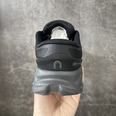 On Cloud X 5昂跑 舒适柔软 休闲 跑步鞋 On昂跑Cloud X5适合日常休闲穿着,云状结构提供柔软的缓震脚 On Cloud X 5昂跑 舒适柔软 休闲 跑步鞋 On昂跑Cloud X5适合日常休闲穿着,云状结构提供柔软的缓震脚