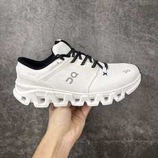On Cloud X 5昂跑 舒适柔软 休闲 跑步鞋 On昂跑Cloud X5适合日常休闲穿着,云状结构提供柔软的缓震脚 On Cloud X 5昂跑 舒适柔软 休闲 跑步鞋 On昂跑Cloud X5适合日常休闲穿着,云状结构提供柔软的缓震脚