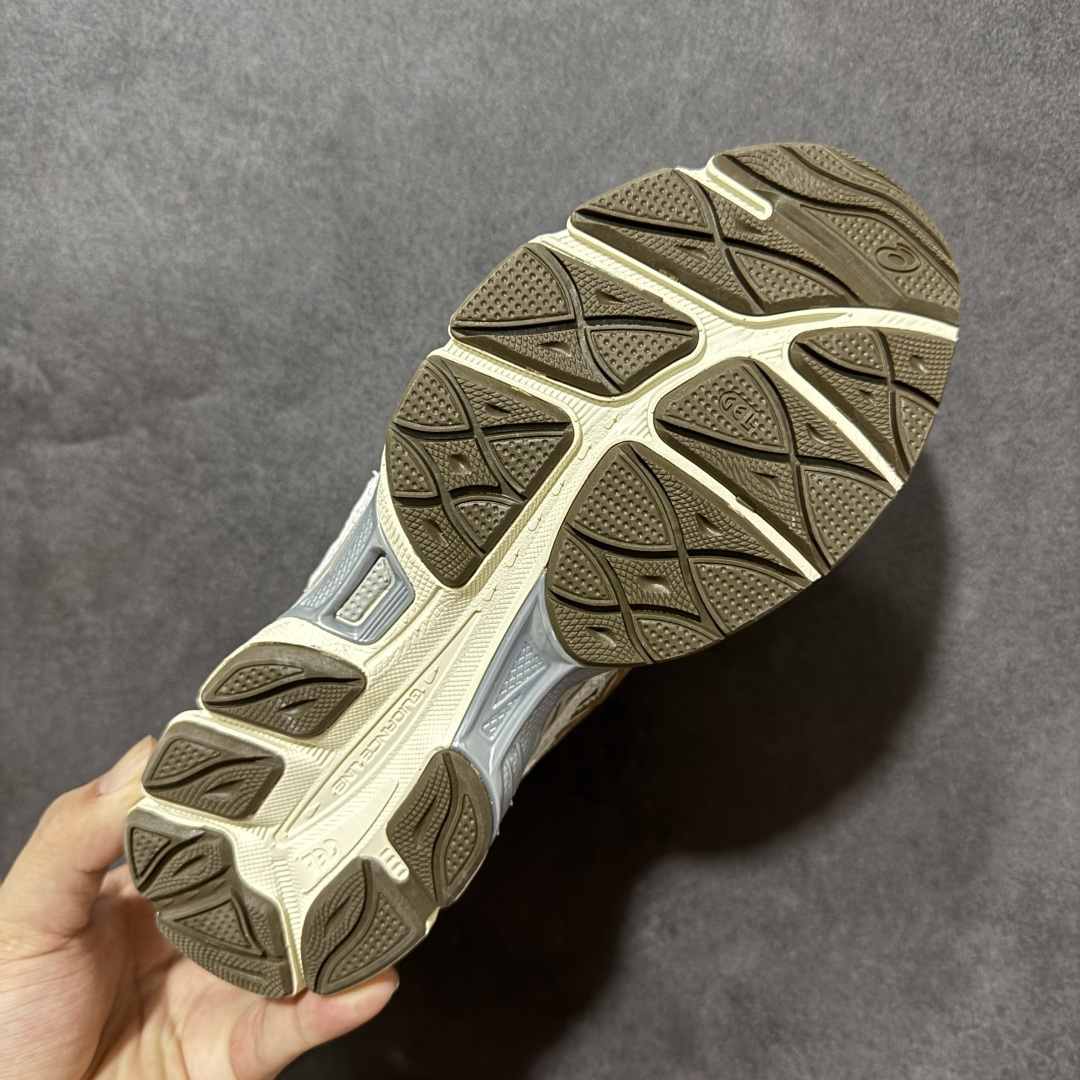 图片[9]-【公司级】Asics Gel-NYC G亚瑟士运动休闲透气专业跑鞋 1203A383-114  #鞋面采用反绒皮与网布拼接 透气舒适兼具休闲时尚 结合简明的配色 展现品牌的传承及引领复古流行的主题 虎爪造型的LOGO  #鞋身稳定包裹系统 支撑鞋身 经典宽大鞋型配备防偏移设计提升包裹性 穿着舒适鞋面透气孔设计 提供透气性  尺码：36 37 37.5 38 39 39.5 40 40.5 41.5 42 42.5 43.5 44 45 46-选品中心