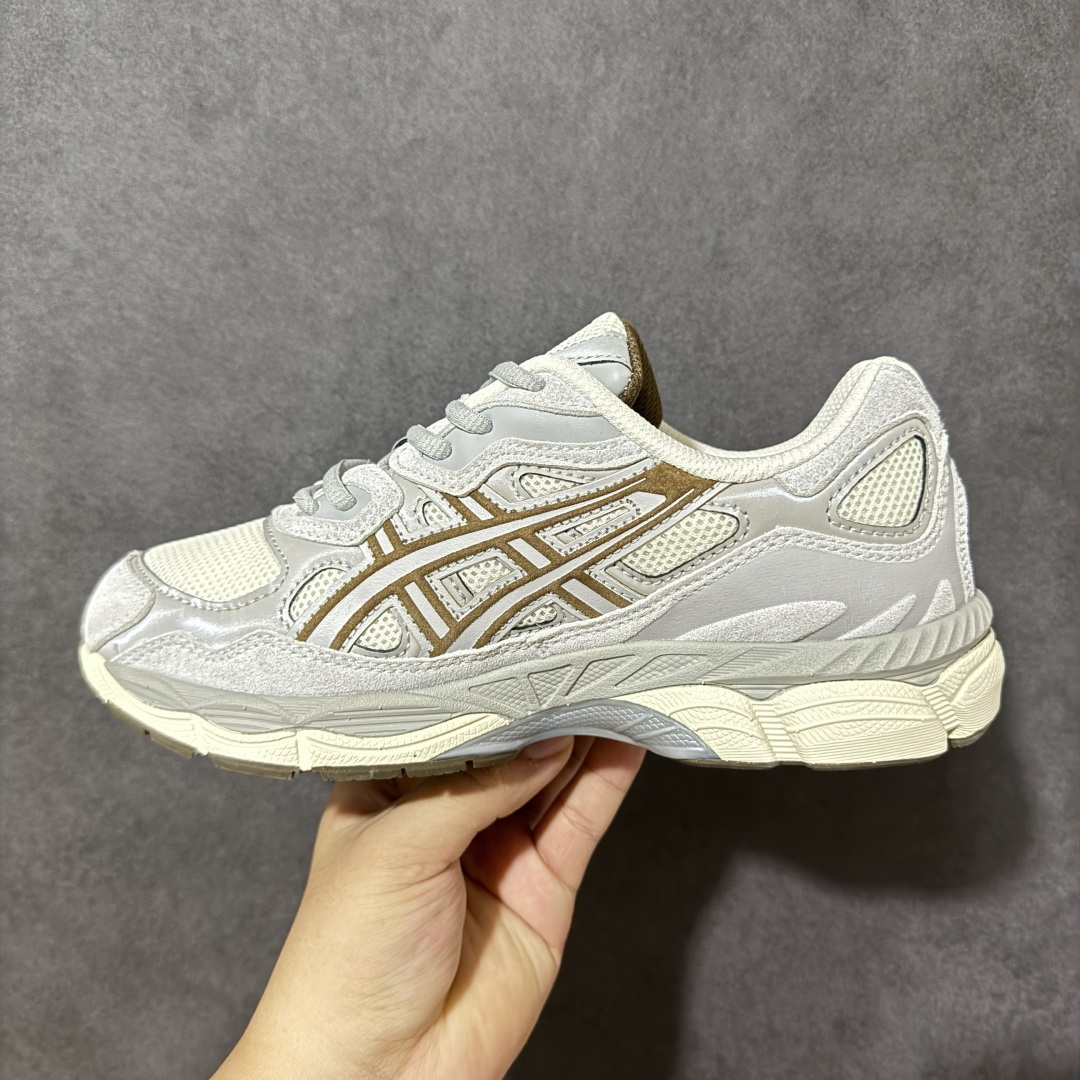 图片[2]-【公司级】Asics Gel-NYC G亚瑟士运动休闲透气专业跑鞋 1203A383-114  #鞋面采用反绒皮与网布拼接 透气舒适兼具休闲时尚 结合简明的配色 展现品牌的传承及引领复古流行的主题 虎爪造型的LOGO  #鞋身稳定包裹系统 支撑鞋身 经典宽大鞋型配备防偏移设计提升包裹性 穿着舒适鞋面透气孔设计 提供透气性  尺码：36 37 37.5 38 39 39.5 40 40.5 41.5 42 42.5 43.5 44 45 46-选品中心