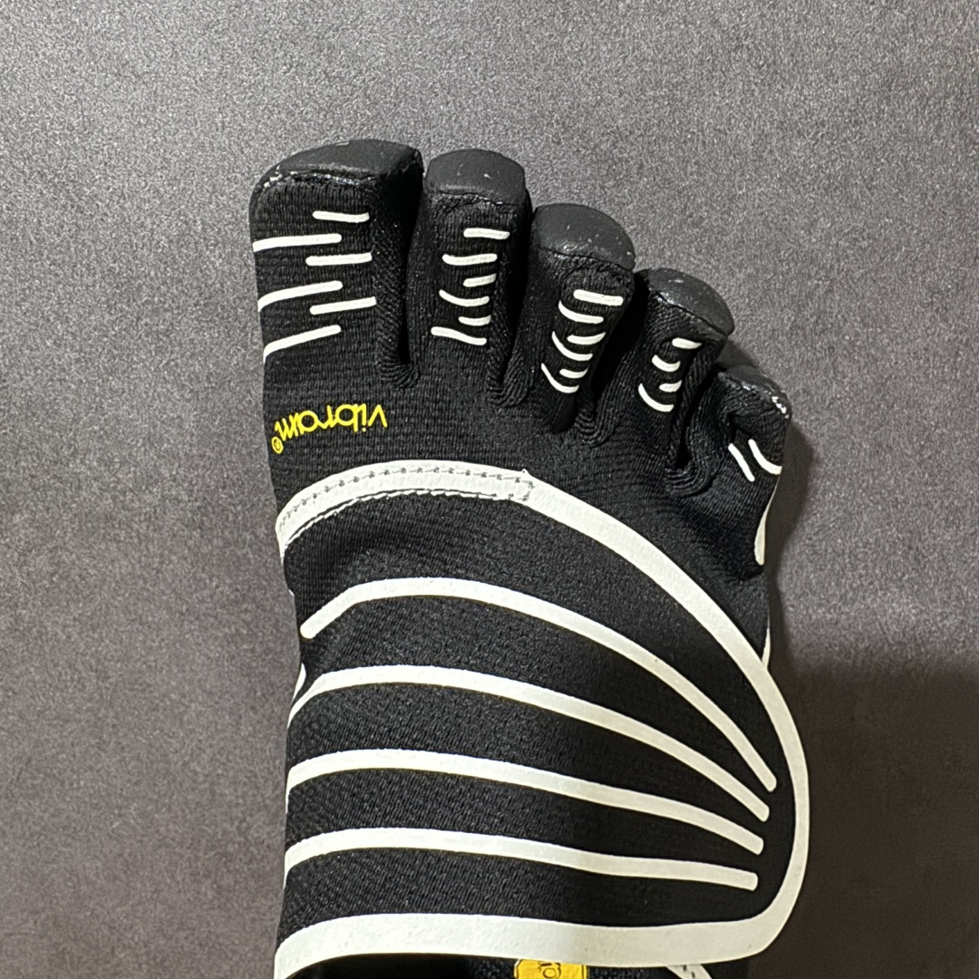 图片[5]-特价【公司级】Vibram GroundSplay 健身赤足深蹲支撑速干运动五指鞋 货号：26M8802 Black Ivory  尺码：35 36 37 38 39 40 41 42 43 44 45 46 47-选品中心