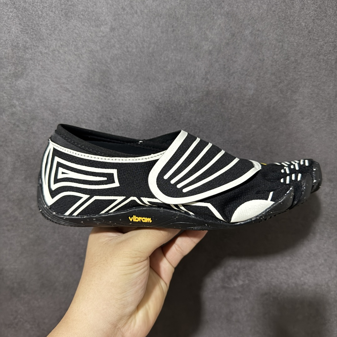 特价【公司级】Vibram GroundSplay 健身赤足深蹲支撑速干运动五指鞋 货号:26M8802 Black Ivory 尺码:35 36 37 38 39 40 41 42 43 44 45 46 47-选品中心