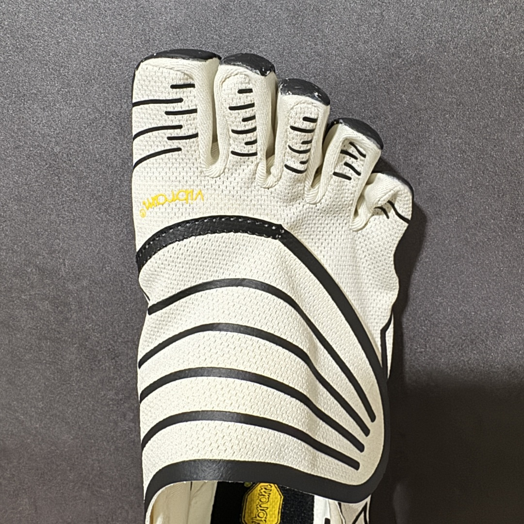 图片[4]-特价【公司级】Vibram GroundSplay 健身赤足深蹲支撑速干运动五指鞋 货号：26M8805 Black Ivory  尺码：35 36 37 38 39 40 41 42 43 44 45 46 47-选品中心