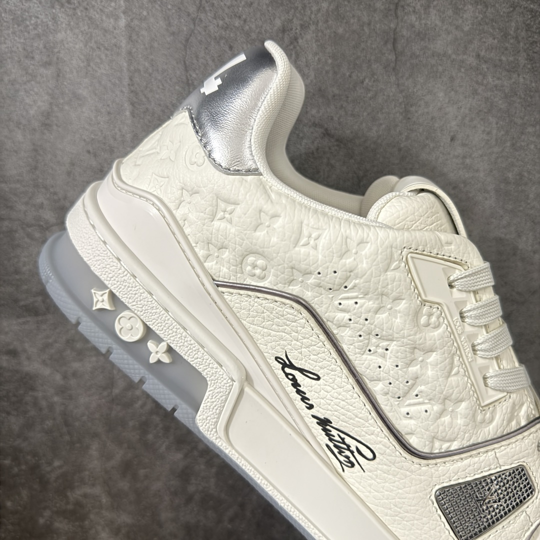图片[7]-【佛山顶级超A版】Louis Vuitton LV Trainer系列 镭射红尾 仓库现货 当天可取 私人订单 专柜混卖零售专供 所有配色均为购买原版复刻 整体版型 皮料 市场独一无二 后跟版型都可以自行对比[机智]吊打市场所有货 怒甩十条街，欢迎拿市场各大工厂的货来对比！ 鞋舌烫金超正 压印程度秒杀市面90%以上的高端货 新配色陆续开发出货 尺码：39-46-选品中心