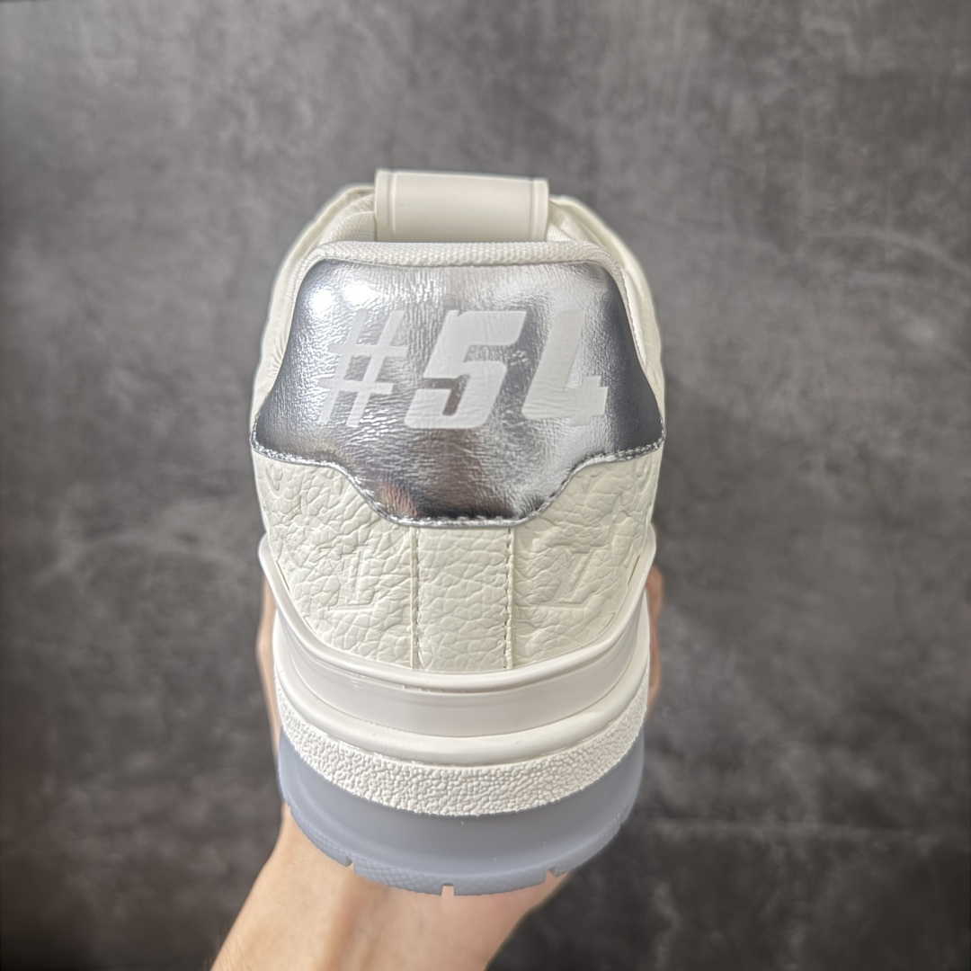 图片[4]-【佛山顶级超A版】Louis Vuitton LV Trainer系列 镭射红尾 仓库现货 当天可取 私人订单 专柜混卖零售专供 所有配色均为购买原版复刻 整体版型 皮料 市场独一无二 后跟版型都可以自行对比[机智]吊打市场所有货 怒甩十条街，欢迎拿市场各大工厂的货来对比！ 鞋舌烫金超正 压印程度秒杀市面90%以上的高端货 新配色陆续开发出货 尺码：39-46-选品中心