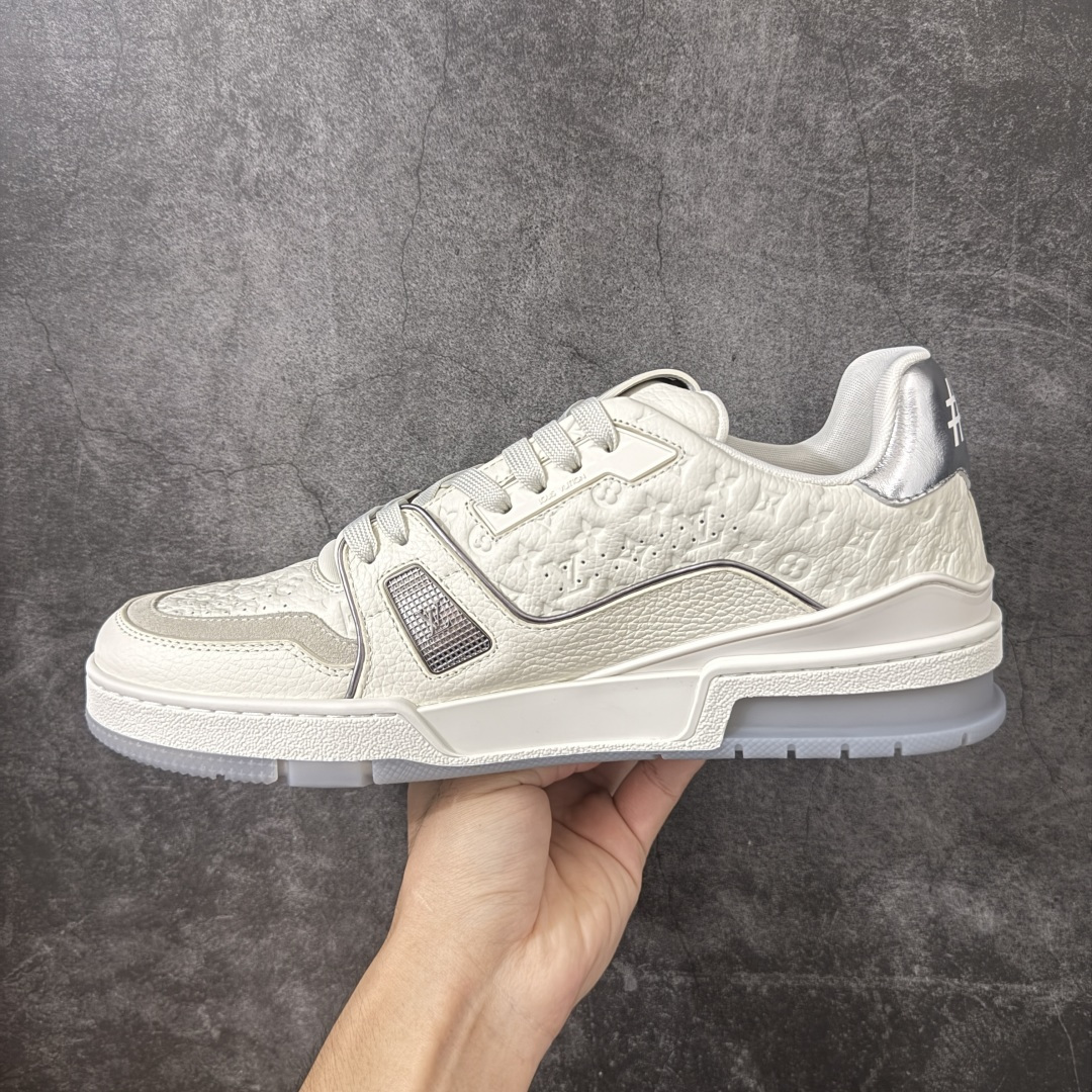 图片[2]-【佛山顶级超A版】Louis Vuitton LV Trainer系列 镭射红尾 仓库现货 当天可取 私人订单 专柜混卖零售专供 所有配色均为购买原版复刻 整体版型 皮料 市场独一无二 后跟版型都可以自行对比[机智]吊打市场所有货 怒甩十条街，欢迎拿市场各大工厂的货来对比！ 鞋舌烫金超正 压印程度秒杀市面90%以上的高端货 新配色陆续开发出货 尺码：39-46-选品中心