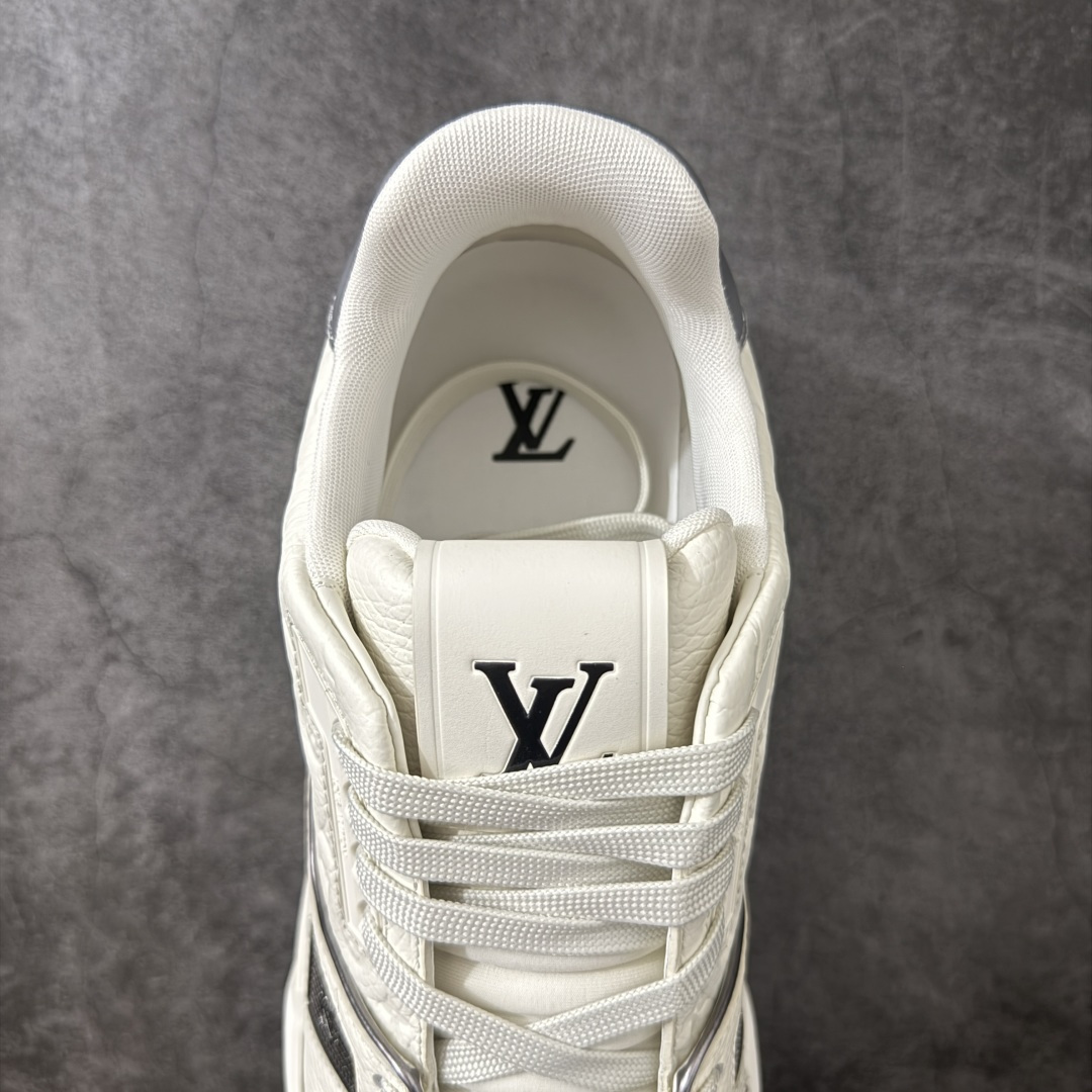 图片[8]-【佛山顶级超A版】Louis Vuitton LV Trainer系列 镭射红尾 仓库现货 当天可取 私人订单 专柜混卖零售专供 所有配色均为购买原版复刻 整体版型 皮料 市场独一无二 后跟版型都可以自行对比[机智]吊打市场所有货 怒甩十条街，欢迎拿市场各大工厂的货来对比！ 鞋舌烫金超正 压印程度秒杀市面90%以上的高端货 新配色陆续开发出货 尺码：39-46-选品中心
