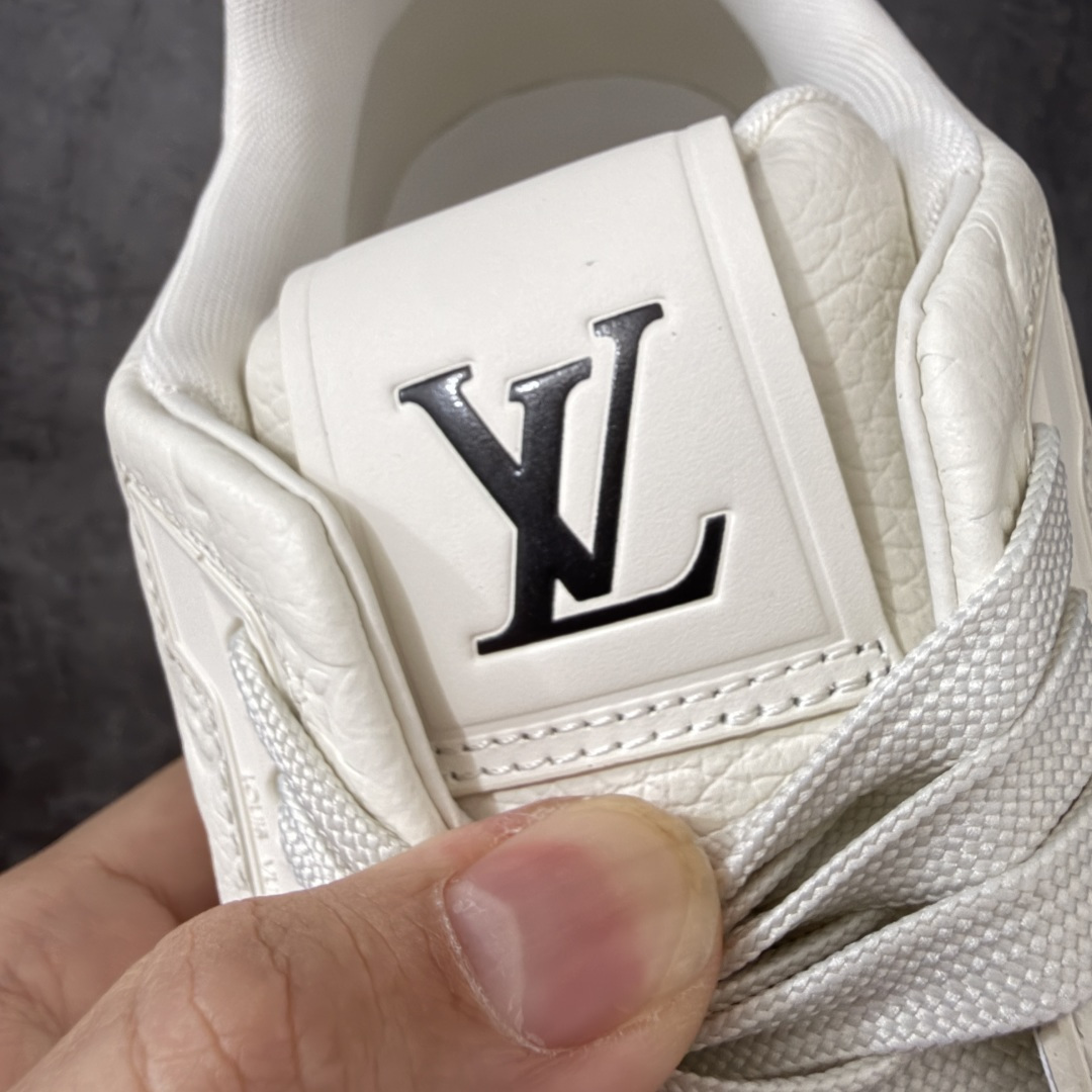 图片[7]-【佛山顶级超A版】Louis Vuitton LV Trainer系列 镭射红尾 仓库现货 当天可取 私人订单 专柜混卖零售专供 所有配色均为购买原版复刻 整体版型 皮料 市场独一无二 后跟版型都可以自行对比[机智]吊打市场所有货 怒甩十条街，欢迎拿市场各大工厂的货来对比！ 鞋舌烫金超正 压印程度秒杀市面90%以上的高端货 新配色陆续开发出货 尺码：39-46-选品中心