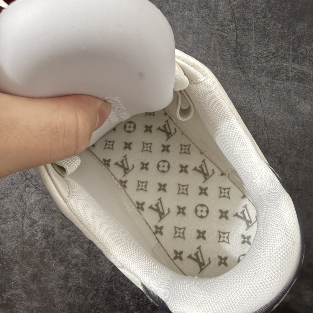 图片[10]-【佛山顶级超A版】Louis Vuitton LV Trainer系列 镭射红尾 仓库现货 当天可取 私人订单 专柜混卖零售专供 所有配色均为购买原版复刻 整体版型 皮料 市场独一无二 后跟版型都可以自行对比[机智]吊打市场所有货 怒甩十条街，欢迎拿市场各大工厂的货来对比！ 鞋舌烫金超正 压印程度秒杀市面90%以上的高端货 新配色陆续开发出货 尺码：39-46-选品中心