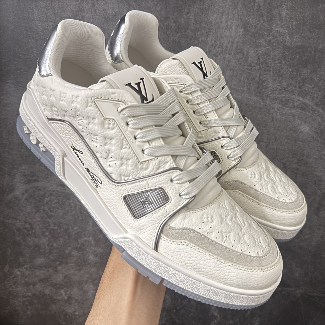 【佛山顶级超A版】Louis Vuitton LV Trainer系列 镭射红尾 仓库现货 当天可取 私人订单 专柜混卖零售专供 所有配色均为购买原版复刻 整体版型 皮料 市场独一无二 后跟版型都可以自行对比[机智]吊打市场所有货 怒甩十条街，欢迎拿市场各大工厂的货来对比！ 鞋舌烫金超正 压印程度秒杀市面90%以上的高端货 新配色陆续开发出货 尺码：39-46-选品中心