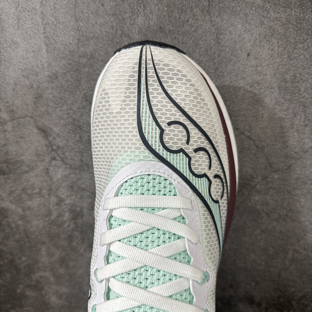 图片[5]-【纯原版】Saucony ENDORPHIN Pro 5 啡鹏 5 尼龙板 百搭舒适 低帮 马拉松训练竞速跑步鞋 索康尼推出的跑鞋是一款外观激进但脚感舒适的跑鞋 采用了全新的中底设计和鞋面工程 保留了软弹脚感和稳定支撑 适合进阶跑者和喜欢软弹脚感的跑者选择 尺码：40-45带半码-选品中心