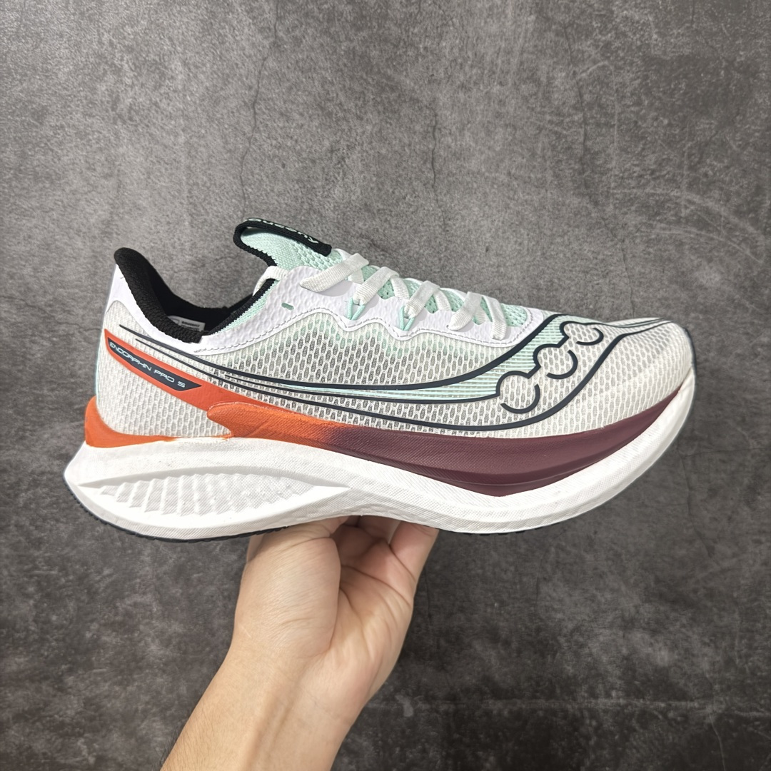 【纯原版】Saucony ENDORPHIN Pro 5 啡鹏 5 尼龙板 百搭舒适 低帮 马拉松训练竞速跑步鞋 索康尼推出的跑鞋是一款外观激进但脚感舒适的跑鞋 采用了全新的中底设计和鞋面工程 保留了软弹脚感和稳定支撑 适合进阶跑者和喜欢软弹脚感的跑者选择 尺码：40-45带半码-选品中心