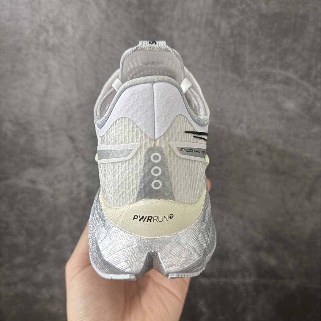图片[4]-【纯原版】Saucony ENDORPHIN Pro 5 啡鹏 5 尼龙板 百搭舒适 低帮 马拉松训练竞速跑步鞋 索康尼推出的跑鞋是一款外观激进但脚感舒适的跑鞋 采用了全新的中底设计和鞋面工程 保留了软弹脚感和稳定支撑 适合进阶跑者和喜欢软弹脚感的跑者选择 尺码：40-45带半码-选品中心