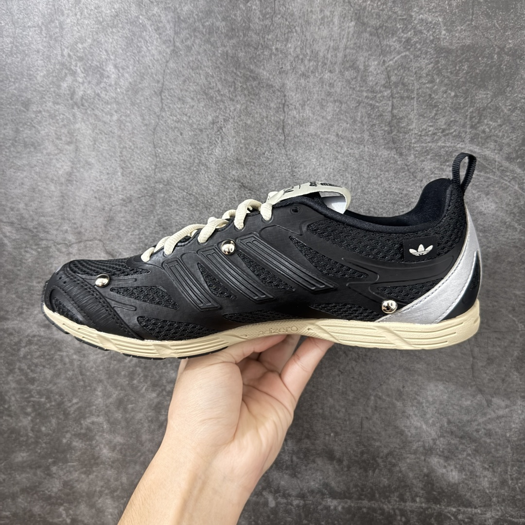 图片[2]-【CS纯原版】原装级别 SONG FOR THE MUTE x AD 阿迪 Adizero PR SFTM-006 联名款低帮休闲鞋 HP3523 1.原鞋原楦头打造完美版型 2.原盒开发 同正品一致立体钢印 区别市面普通印刷 3.鞋垫贴合欧索莱材质 鞋垫面高频立体印刷 鞋垫底同正品一致过胶纹路 4.鞋口材质色系纹路亮度均同正品一致 5.鞋面后套高剥太空革透心灰底，同原鞋一致，区别市面黑底材质。独家原鞋操作，太空革贴合胶膜，使其在前后帮成型的过程中，与鞋面完全贴合，后跟定型完美，区别市面太空革和鞋面直接缝合 6.鞋面网布纹路，网孔，克重，颜色等均按原鞋同步开发，区别市面不正确网孔纹路，不正确颜色 7.市面唯一跟原鞋同步，采用前帮+后帮成型工艺，真正把中底板和鞋面完全贴合，使鞋面和鞋底牢固贴合，不易开胶脱底。区别市面拉帮中底或在拉帮中底上面再简单覆盖中底板，以假充正 8.独家私模 鞋底同原鞋一致，采用MD和RB组合而成。SFTM-006 这款联名跑步鞋，属于薄底跑步鞋，所以MD需要一定的硬度支撑穿着者，才能保证运动的时候脚感舒适。区别市面一体描漆大底，以及把MD打软的错误操作 9.市面唯一跟原鞋同步，采用前帮+后帮成型工艺，真正把中底板和鞋面完全贴合，使鞋面和鞋底牢固贴合，不易开胶脱底。区别市面拉帮中底或在拉帮中底上面再简单覆盖中底板，以假充正 尺码：36 36.5 37 38 38.5 39 40 40.5 41 42 42.5 43 44 44.5 45-选品中心