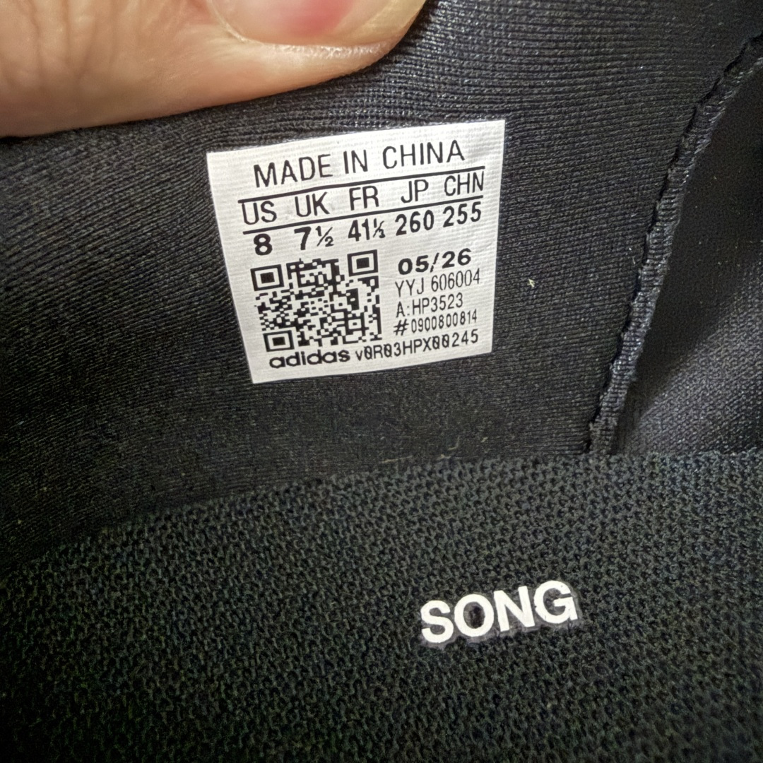 图片[8]-【CS纯原版】原装级别 SONG FOR THE MUTE x AD 阿迪 Adizero PR SFTM-006 联名款低帮休闲鞋 HP3523 1.原鞋原楦头打造完美版型 2.原盒开发 同正品一致立体钢印 区别市面普通印刷 3.鞋垫贴合欧索莱材质 鞋垫面高频立体印刷 鞋垫底同正品一致过胶纹路 4.鞋口材质色系纹路亮度均同正品一致 5.鞋面后套高剥太空革透心灰底，同原鞋一致，区别市面黑底材质。独家原鞋操作，太空革贴合胶膜，使其在前后帮成型的过程中，与鞋面完全贴合，后跟定型完美，区别市面太空革和鞋面直接缝合 6.鞋面网布纹路，网孔，克重，颜色等均按原鞋同步开发，区别市面不正确网孔纹路，不正确颜色 7.市面唯一跟原鞋同步，采用前帮+后帮成型工艺，真正把中底板和鞋面完全贴合，使鞋面和鞋底牢固贴合，不易开胶脱底。区别市面拉帮中底或在拉帮中底上面再简单覆盖中底板，以假充正 8.独家私模 鞋底同原鞋一致，采用MD和RB组合而成。SFTM-006 这款联名跑步鞋，属于薄底跑步鞋，所以MD需要一定的硬度支撑穿着者，才能保证运动的时候脚感舒适。区别市面一体描漆大底，以及把MD打软的错误操作 9.市面唯一跟原鞋同步，采用前帮+后帮成型工艺，真正把中底板和鞋面完全贴合，使鞋面和鞋底牢固贴合，不易开胶脱底。区别市面拉帮中底或在拉帮中底上面再简单覆盖中底板，以假充正 尺码：36 36.5 37 38 38.5 39 40 40.5 41 42 42.5 43 44 44.5 45-选品中心