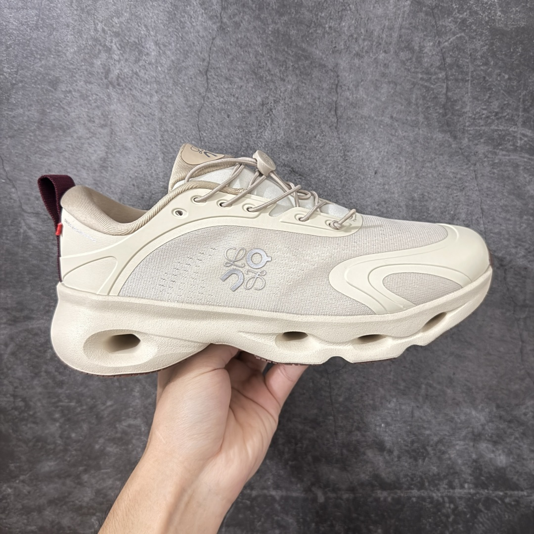 【莞产顶级】LOEWE罗意威 x ON昂跑 联名款 Cloudsolo系列 •原鞋一致橡胶底 原版高弹MD 加爆米花料 •正确后跟小蛮腰 •Logo立体有光泽度 •正确鞋头饱满立体 •鞋舌TPU立体高频 •正确鞋面网布多层厚实材料 •后跟织带高频立体 织带上浆加硬 •正确鞋带头滴胶柔软 •正确鞋垫前薄后厚有弹性（欧奈斯材料，非普通海玻璃） 尺码：36 36.5 37 37.5 38 38.5 39 40 40.5 41 42 42.5 43 44 44.5 45 46（真半码）-选品中心