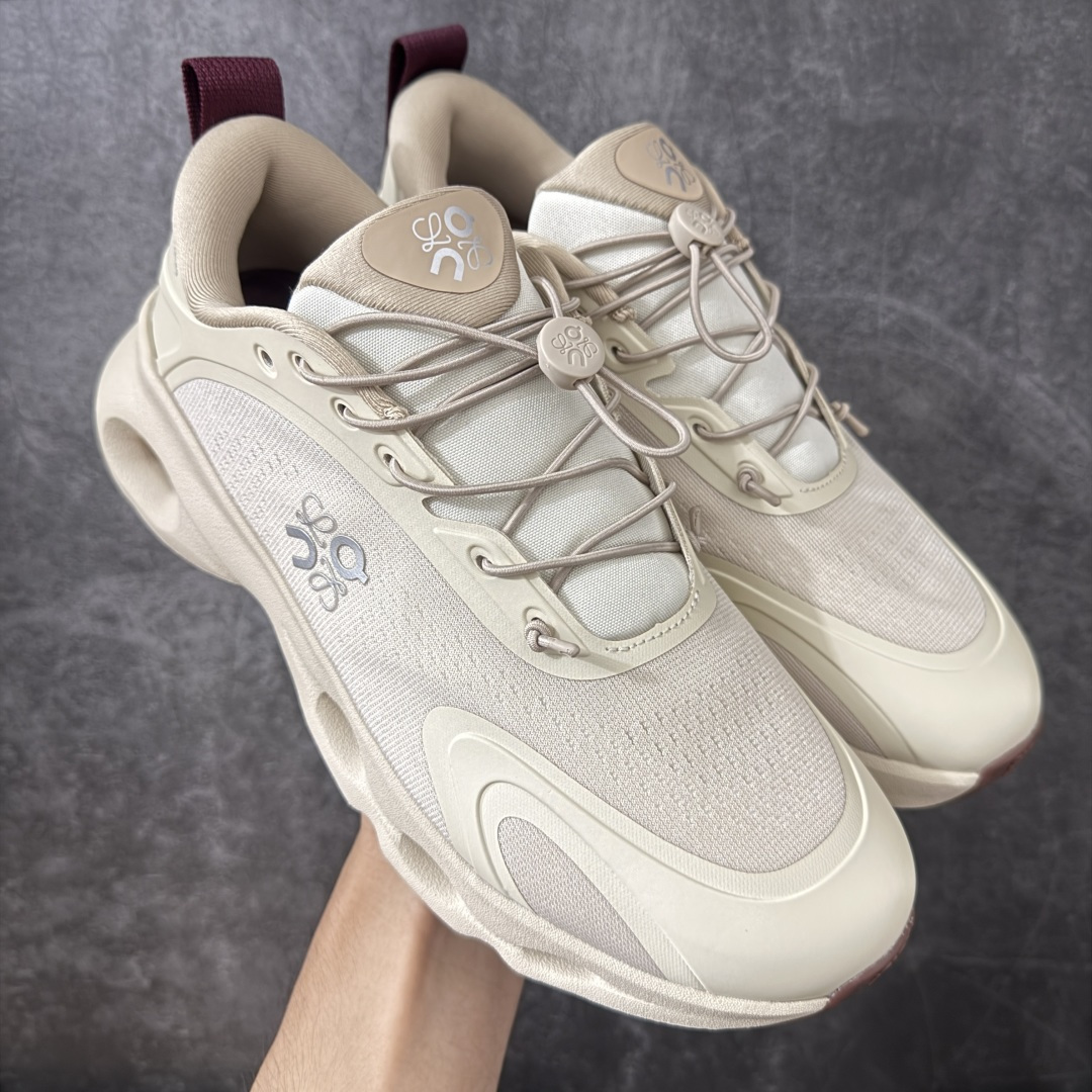 【莞产顶级】LOEWE罗意威 x ON昂跑 联名款 Cloudsolo系列 •原鞋一致橡胶底 原版高弹MD 加爆米花料 •正确后跟小蛮腰 •Logo立体有光泽度 •正确鞋头饱满立体 •鞋舌TPU立体高频 •正确鞋面网布多层厚实材料 •后跟织带高频立体 织带上浆加硬 •正确鞋带头滴胶柔软 •正确鞋垫前薄后厚有弹性（欧奈斯材料，非普通海玻璃） 尺码：36 36.5 37 37.5 38 38.5 39 40 40.5 41 42 42.5 43 44 44.5 45 46（真半码）-选品中心