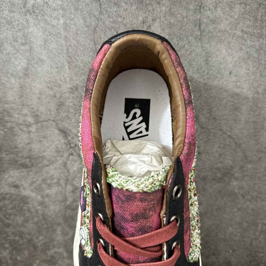 图片[8]-【公司级】Vans Sk8-Low 徽章限定 香奈儿二代 简约休闲舒适板鞋  #鞋面采用优质帆布打造 柔韧透气 复古毛边织带侧边条纹 层次丰富 搭配多款趣味装饰徽章 可拆卸自由组合 随心打造专属造型 撞色加粗鞋带 白色包边橡胶大底 防滑耐磨 脚感平稳 货号：VN0A4UUK6BT  尺码：35 36 36.5 37 38 38.5 39 40 40.5 41 42 42.5 43 44 45-选品中心