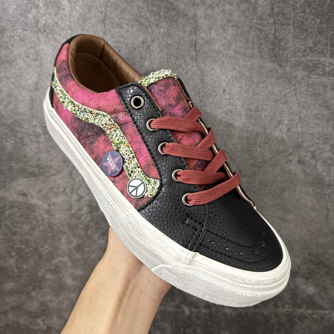 图片[3]-【公司级】Vans Sk8-Low 徽章限定 香奈儿二代 简约休闲舒适板鞋  #鞋面采用优质帆布打造 柔韧透气 复古毛边织带侧边条纹 层次丰富 搭配多款趣味装饰徽章 可拆卸自由组合 随心打造专属造型 撞色加粗鞋带 白色包边橡胶大底 防滑耐磨 脚感平稳 货号：VN0A4UUK6BT  尺码：35 36 36.5 37 38 38.5 39 40 40.5 41 42 42.5 43 44 45-选品中心
