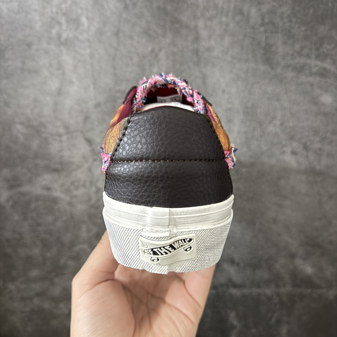 图片[4]-【公司级】Vans Sk8-Low 徽章限定 香奈儿二代 简约休闲舒适板鞋  #鞋面采用优质帆布打造 柔韧透气 复古毛边织带侧边条纹 层次丰富 搭配多款趣味装饰徽章 可拆卸自由组合 随心打造专属造型 撞色加粗鞋带 白色包边橡胶大底 防滑耐磨 脚感平稳 货号：VN0A4UUK6BT  尺码：35 36 36.5 37 38 38.5 39 40 40.5 41 42 42.5 43 44 45-选品中心