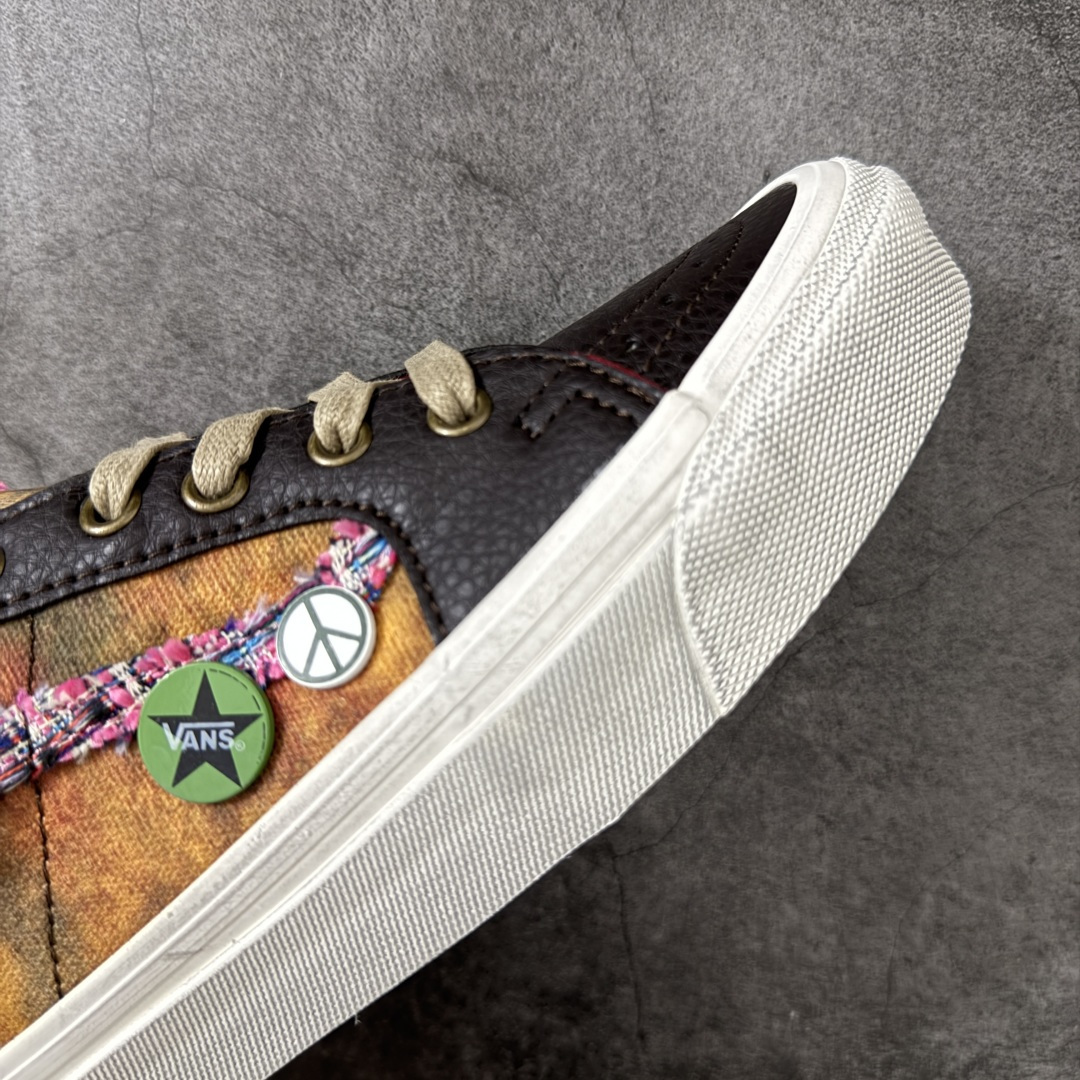 图片[6]-【公司级】Vans Sk8-Low 徽章限定 香奈儿二代 简约休闲舒适板鞋  #鞋面采用优质帆布打造 柔韧透气 复古毛边织带侧边条纹 层次丰富 搭配多款趣味装饰徽章 可拆卸自由组合 随心打造专属造型 撞色加粗鞋带 白色包边橡胶大底 防滑耐磨 脚感平稳 货号：VN0A4UUK6BT  尺码：35 36 36.5 37 38 38.5 39 40 40.5 41 42 42.5 43 44 45-选品中心