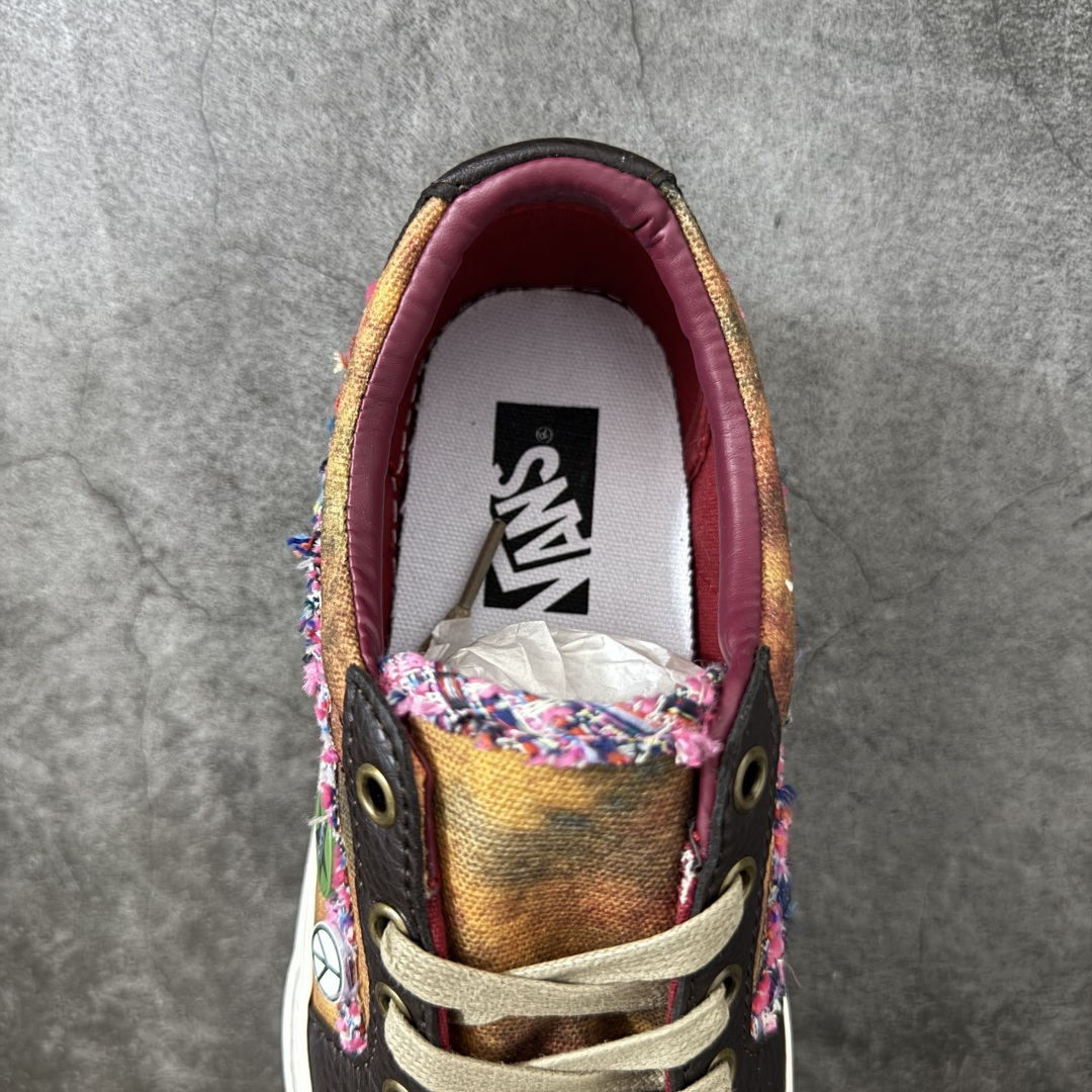 图片[8]-【公司级】Vans Sk8-Low 徽章限定 香奈儿二代 简约休闲舒适板鞋  #鞋面采用优质帆布打造 柔韧透气 复古毛边织带侧边条纹 层次丰富 搭配多款趣味装饰徽章 可拆卸自由组合 随心打造专属造型 撞色加粗鞋带 白色包边橡胶大底 防滑耐磨 脚感平稳 货号：VN0A4UUK6BT  尺码：35 36 36.5 37 38 38.5 39 40 40.5 41 42 42.5 43 44 45-选品中心