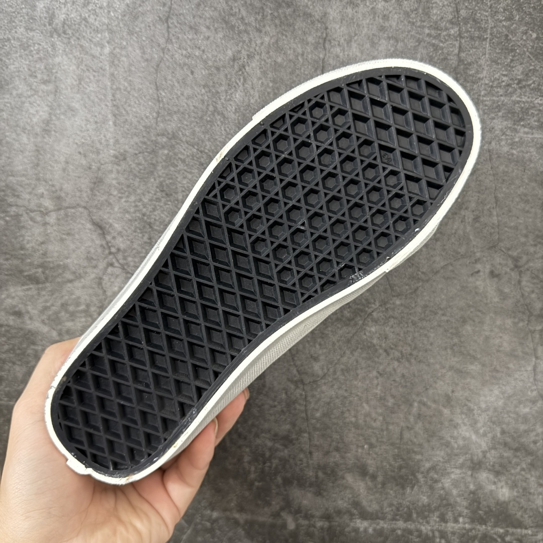 图片[9]-【公司级】Vans Sk8-Low 徽章限定 香奈儿二代 简约休闲舒适板鞋  #鞋面采用优质帆布打造 柔韧透气 复古毛边织带侧边条纹 层次丰富 搭配多款趣味装饰徽章 可拆卸自由组合 随心打造专属造型 撞色加粗鞋带 白色包边橡胶大底 防滑耐磨 脚感平稳 货号：VN0A4UUK6BT  尺码：35 36 36.5 37 38 38.5 39 40 40.5 41 42 42.5 43 44 45-选品中心
