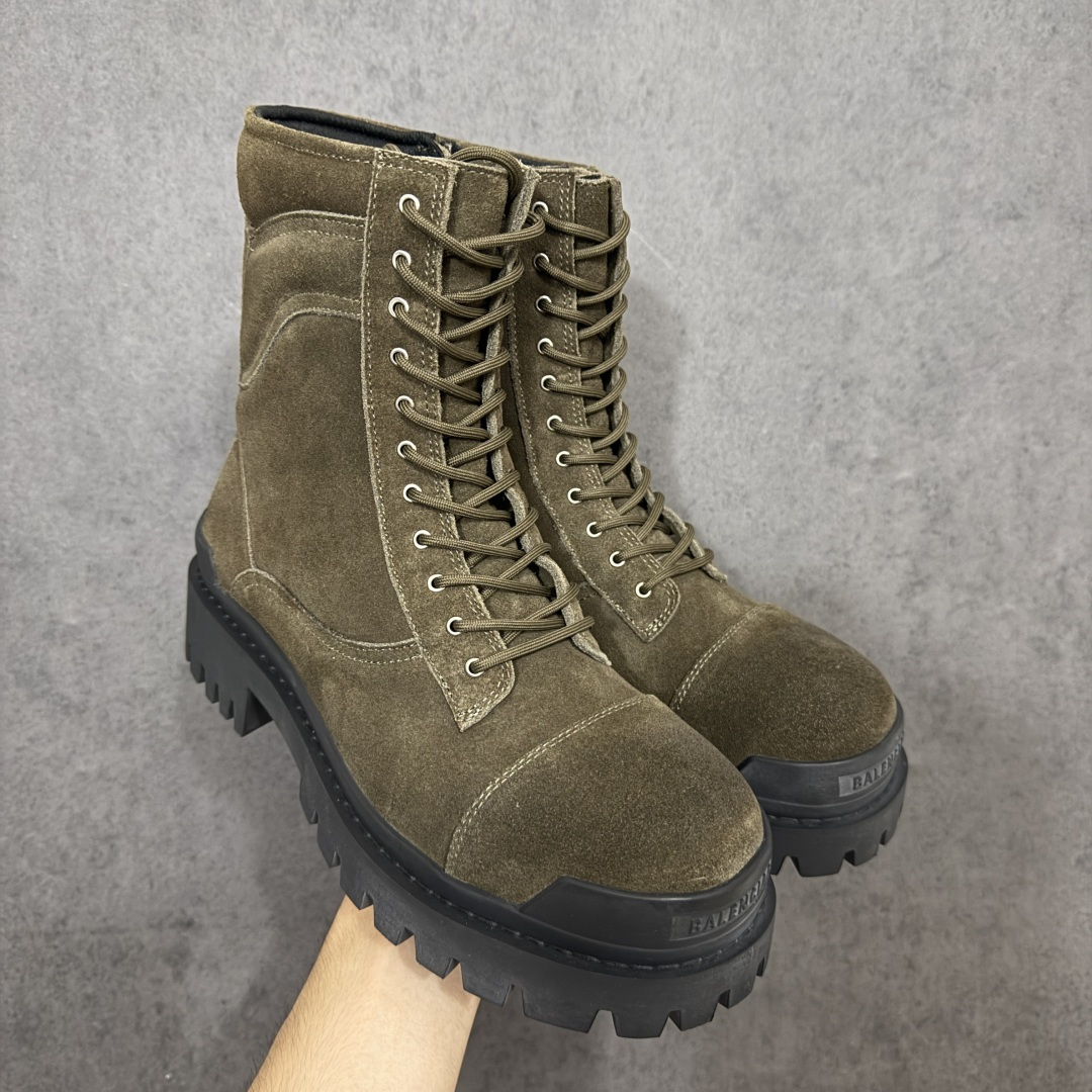 【莞产G版】】 Balenciaga Strike 巴黎世家厚底马丁靴休闲军靴德比靴鞋 原版购入开发 做货 极致做旧 巴黎世家做旧的款式百分之90都是好看的 这双靴子也不例外 破旧风格 双层材质 外层粗帆布做了磨损和褪色处理 内层做了透气网状里布 比较惊艳的是鞋底和鞋侧橡胶 原版定制进口做旧帆布 原版进口透气网里 原版开模橡胶大底 增高底厚5CM超显大长腿NCC 尺码： 39 40 41 42 43 44 45-选品中心