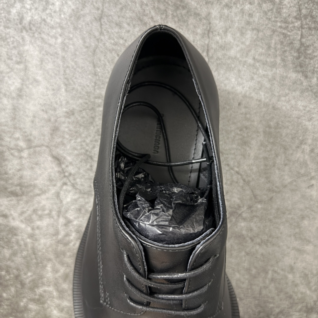 图片[8]-【莞产G版】Balenciaga Hummer 巴黎世家牛皮革公牛皮 圆头系带德比做旧休闲鞋 象征着时尚的前沿 款式典雅而时尚 突显法式高雅气息 众多国内外一线潮流明星上脚加持 舒适鞋面 具有很好的延展性和透气性 外观设计鞋身运用简洁的黑色进行搭配 上脚颜值高 鞋跟耐磨性强 不易打滑 尺码：39-45（偏大一码）-选品中心