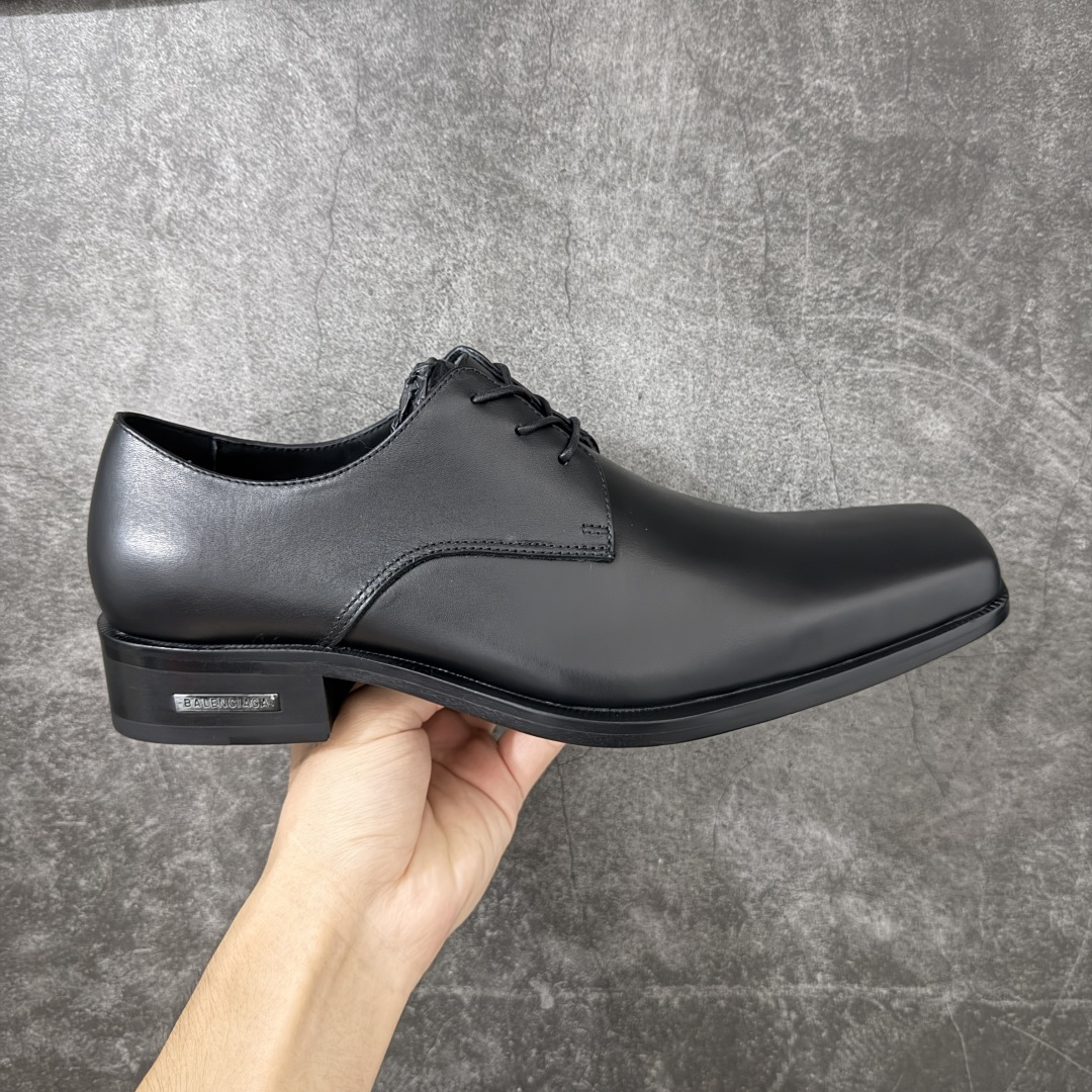 【莞产G版】Balenciaga Hummer 巴黎世家牛皮革公牛皮 圆头系带德比做旧休闲鞋 象征着时尚的前沿 款式典雅而时尚 突显法式高雅气息 众多国内外一线潮流明星上脚加持 舒适鞋面 具有很好的延展性和透气性 外观设计鞋身运用简洁的黑色进行搭配 上脚颜值高 鞋跟耐磨性强 不易打滑 尺码：39-45（偏大一码）-选品中心