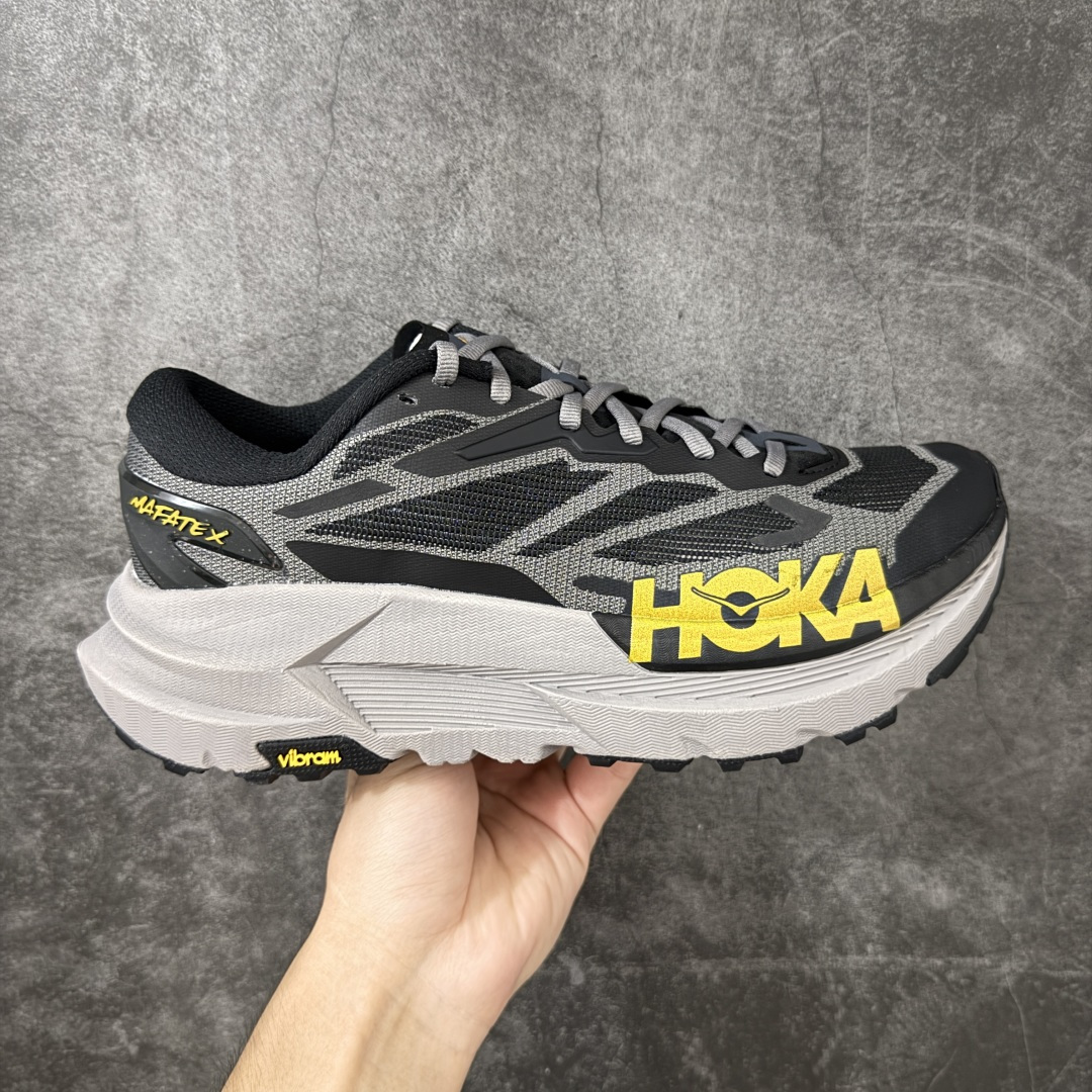 【纯原H版】HOKA ONE ONE Mafate X 时尚舒适 休闲跑步鞋 男女同款 玛法特 适百搭防滑耐磨低帮生活休闲鞋 知名纯原大厂出品 细节对版1比1 脚感同步原版 市场最高版本 HOKA ONE ONE是来自美国的跑步鞋知名品牌，创立于2009年，始终致力于为所有跑者提供更新、更好的跑步装备。相比常规跑鞋，HOKA ONE ONE特别研发使用性能独特的几何形跑鞋中底，此种鞋底更厚、更高、回弹性也更好，除了卓越的缓冲性能，它还能內各种阶段的跑者带来更具动感、更加稳定的跑步体验。HOKAONE ONE从设计之初就清楚意识到，要保证跑者步幅的均匀一致，双脚自然而然的运动至关重要。 尺码：36 36.5 37.5 38 38.5 39 40 40.5 41 42 42.5 43 44 44.5 45-选品中心