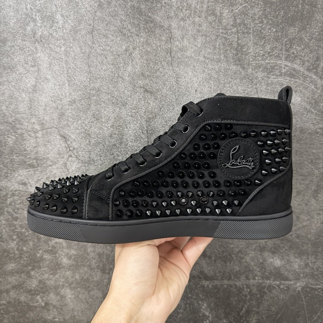 图片[2]-【莞产版本】法国品牌Christian Louboutin CL（路铂廷） 红底鞋 男鞋高帮红底鞋水钻系带运动休闲板鞋 高品质做工 细节完美 面料多材料拼接 镶嵌水钻不易掉钻 水钻装饰点缀 舒适圆头设计不挤脚 手工缝制线牢固不掉底 系带设计 内里二层猪皮 脚感舒适有质感 TPU鞋底 底厚约2.5cm 尺码：39-46-选品中心