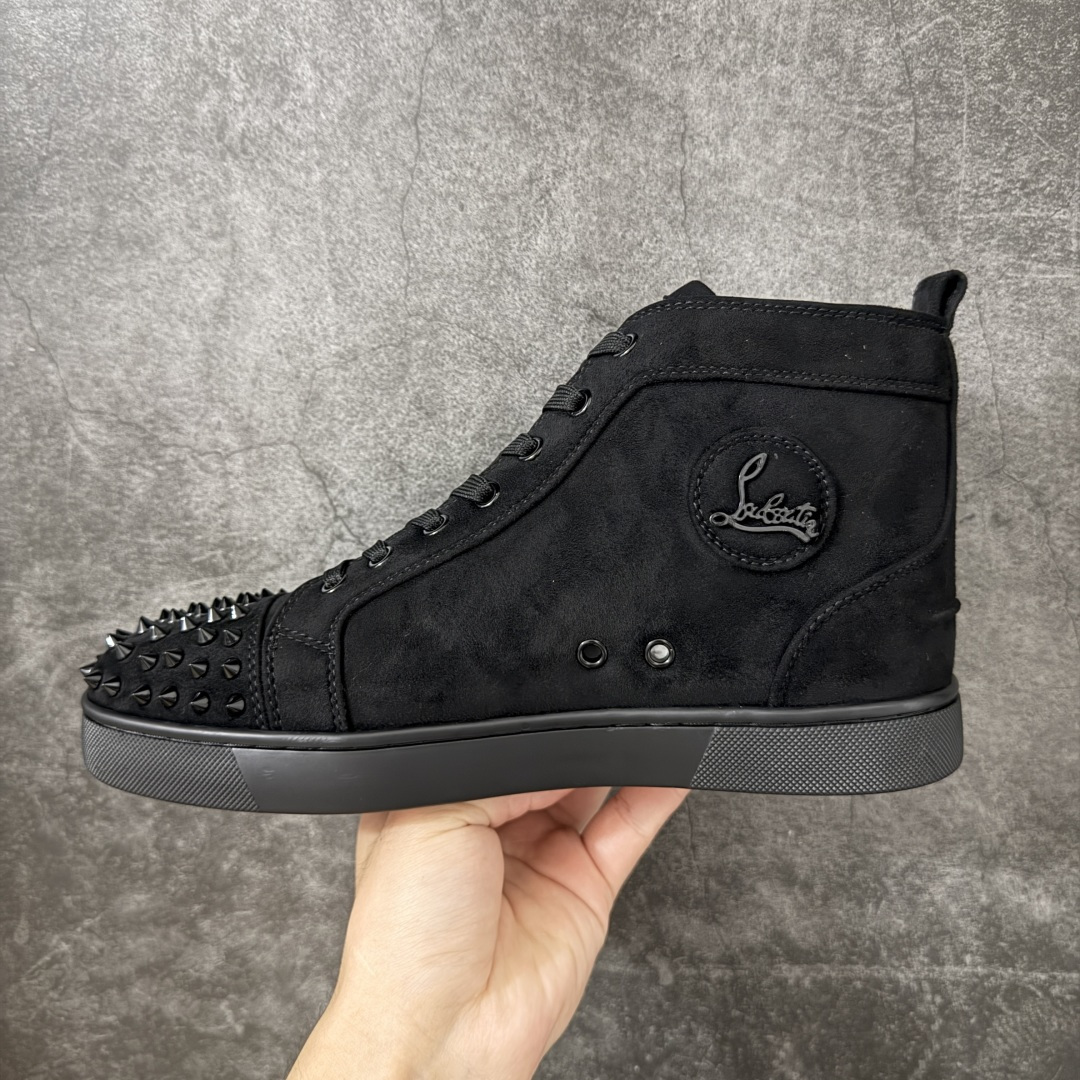 图片[2]-【莞产版本】法国品牌Christian Louboutin CL（路铂廷） 红底鞋 男鞋高帮红底鞋水钻系带运动休闲板鞋 高品质做工 细节完美 面料多材料拼接 镶嵌水钻不易掉钻 水钻装饰点缀 舒适圆头设计不挤脚 手工缝制线牢固不掉底 系带设计 内里二层猪皮 脚感舒适有质感 TPU鞋底 底厚约2.5cm 尺码：39-46-选品中心