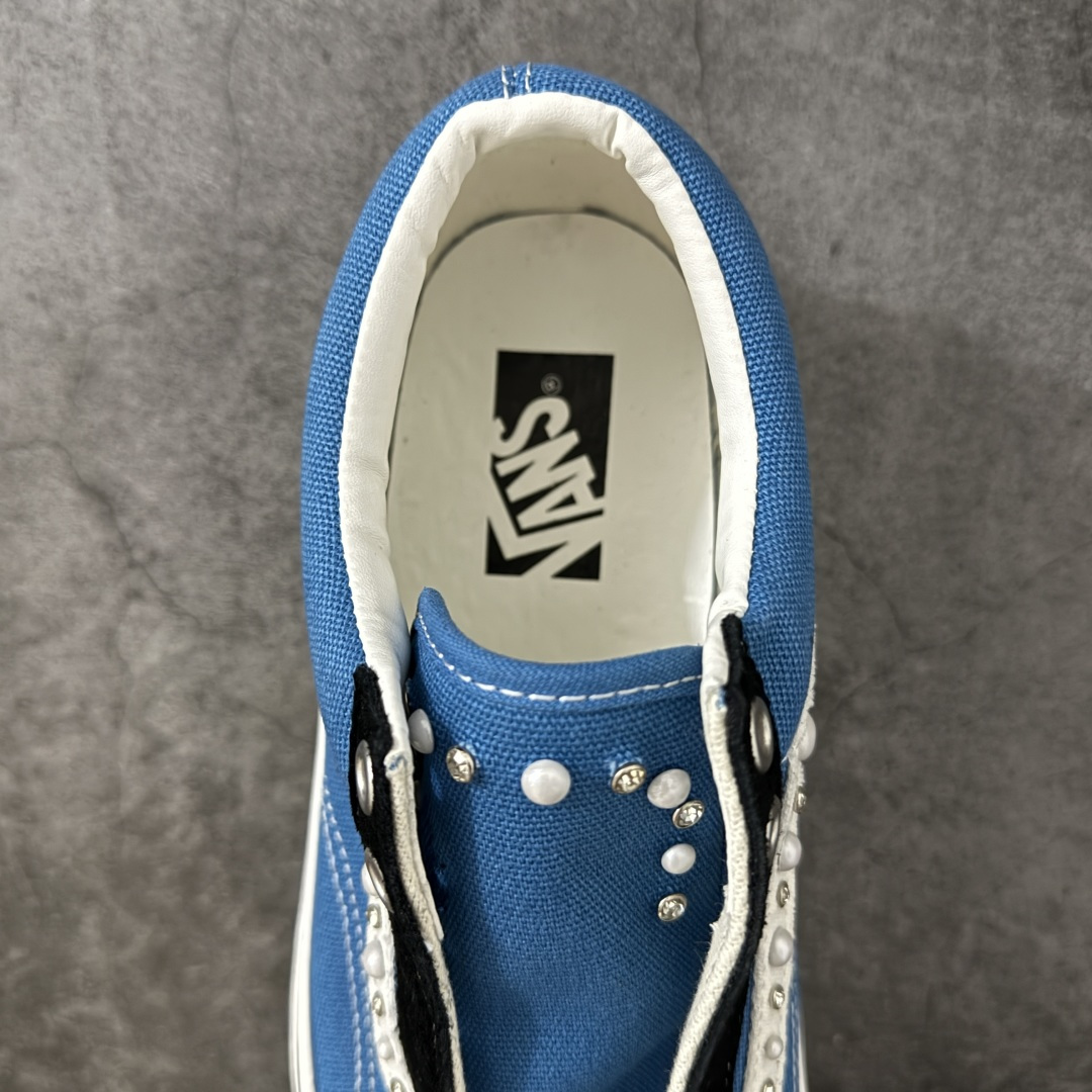 图片[8]-【公司级】万斯Vans Premium Pearlized 珍珠做旧蓝！ 货号：VN000E8VYA6！ 尺码：35 36 36.5 37 38 38.5 39 40 40.5 41 42 42.5 43 44 LX Old Skool 36 Pearlized 的设计灵感源自一双历经岁月打磨、旅途洗礼，并被悉心修补与重塑的鞋款。整双鞋以“旧”为核心设计语言，设计师在鞋身各处的裁片与鞋面上融入了断线、破坏等细节处理，包边与鞋带处的做旧擦痕，也直观强化了鞋款的复古质感。 两双鞋款从鞋头到侧边条纹缀满大小各异的珍珠与水钻，散发出艺术品般的独特气质，为街头美学注入新内涵。配色上推出纯白与黑粉两款，风格迥异却同样致敬复古灵魂。-选品中心