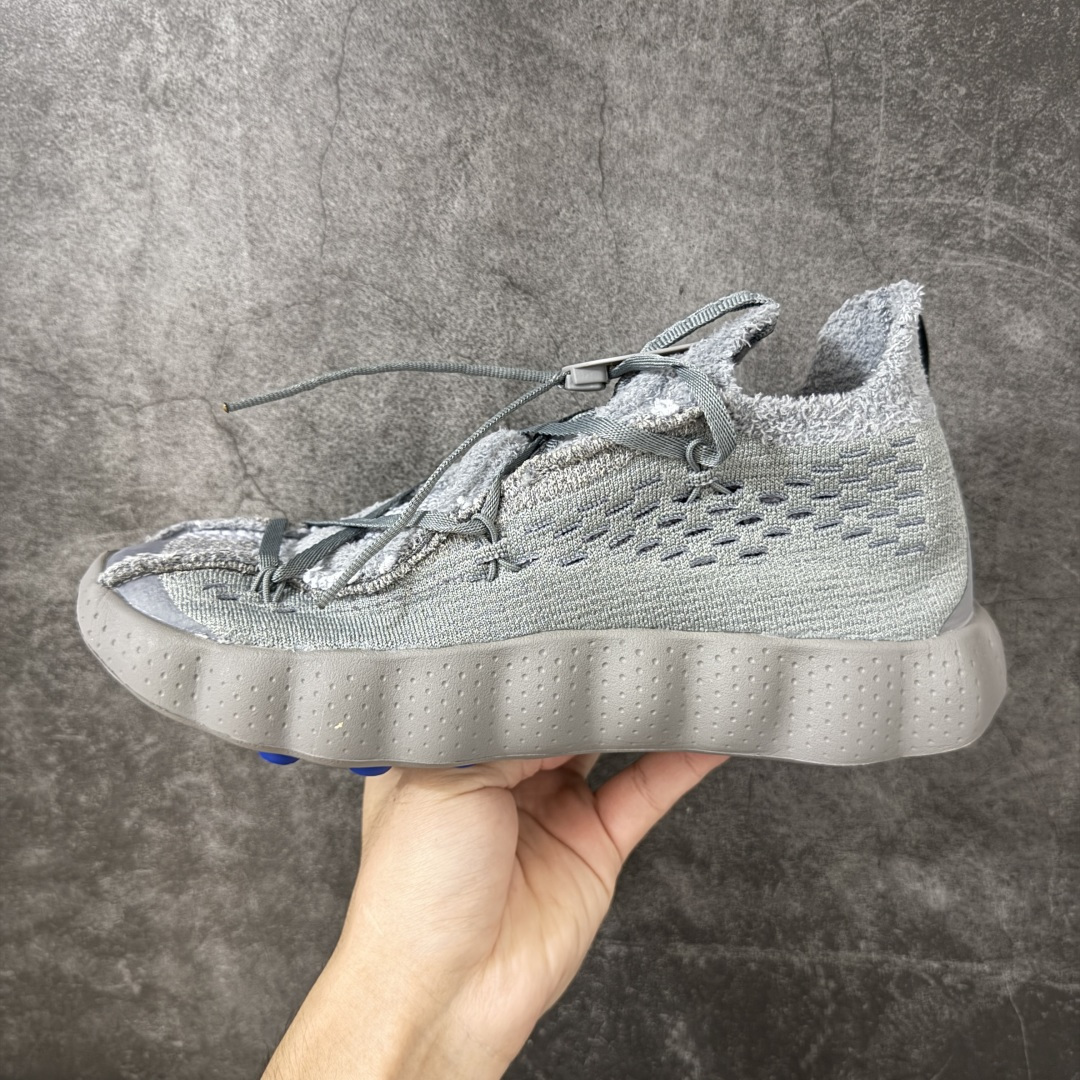 图片[2]-【公司级H版】Fragment Design x NK Mind 002 藤原浩联名 足底按摩舒适运动休闲训练鞋 灰色 IQ8504-001 全套原厂楦头原纸板数据档案 历时四个月倾力打造 原厂0937机台Flyknit飞织工艺 鞋面针织密度弹性完美同步原鞋 工艺同步公司 原厂压底模 加固按摩单元 防止颗粒松动 原装TUP鞋扣 亮黑后跟条 白色字体采用工业级丝网印刷（丝印）工艺 字体边缘锐利清晰 笔画粗细均匀 没有毛边或晕染 依旧延续Mind系列的标志性外观 采用黑色Flyknit鞋面 并用到拼接结构和外露缝线强调设计感 鞋底依旧配备22个皇家蓝独立泡棉按摩球 鞋底的FRAGMENT经典标语也同样保留其中 还在鞋舌加入了一块印有闪电章的特殊提环 来进一步表明联名身份 正常尺码 尺码：36 36.5 37.5 38 38.5 39 40 40.5 41 42 42.5 43 44 44.5 45 46-选品中心