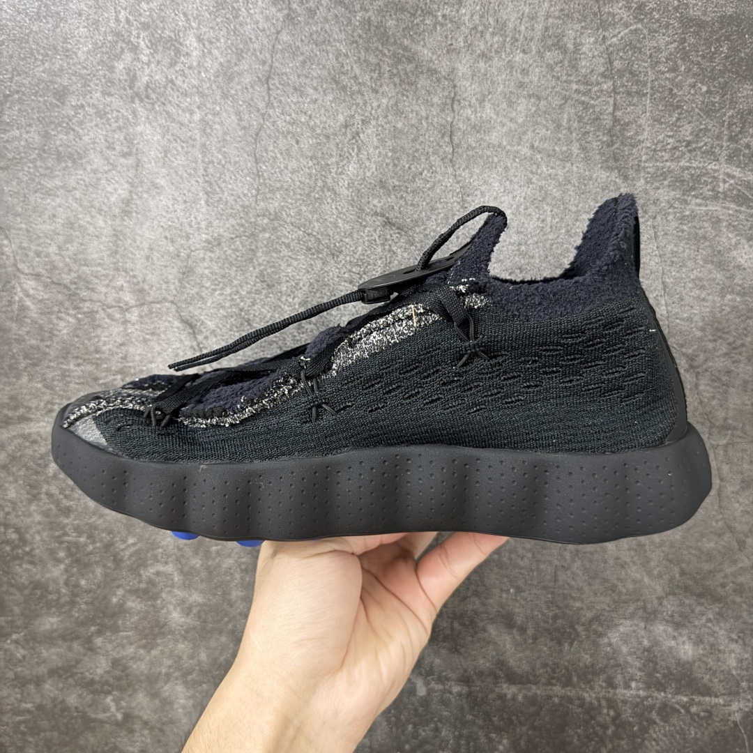 图片[2]-【公司级H版】Fragment Design x NK Mind 002 藤原浩联名 足底按摩舒适运动休闲训练鞋 黑蓝 IQ8504-002 全套原厂楦头原纸板数据档案 历时四个月倾力打造 原厂0937机台Flyknit飞织工艺 鞋面针织密度弹性完美同步原鞋 工艺同步公司 原厂压底模 加固按摩单元 防止颗粒松动 原装TUP鞋扣 亮黑后跟条 白色字体采用工业级丝网印刷（丝印）工艺 字体边缘锐利清晰 笔画粗细均匀 没有毛边或晕染 依旧延续Mind系列的标志性外观 采用黑色Flyknit鞋面 并用到拼接结构和外露缝线强调设计感 鞋底依旧配备22个皇家蓝独立泡棉按摩球 鞋底的FRAGMENT经典标语也同样保留其中 还在鞋舌加入了一块印有闪电章的特殊提环 来进一步表明联名身份 正常尺码 尺码：36 36.5 37.5 38 38.5 39 40 40.5 41 42 42.5 43 44 44.5 45 46-选品中心