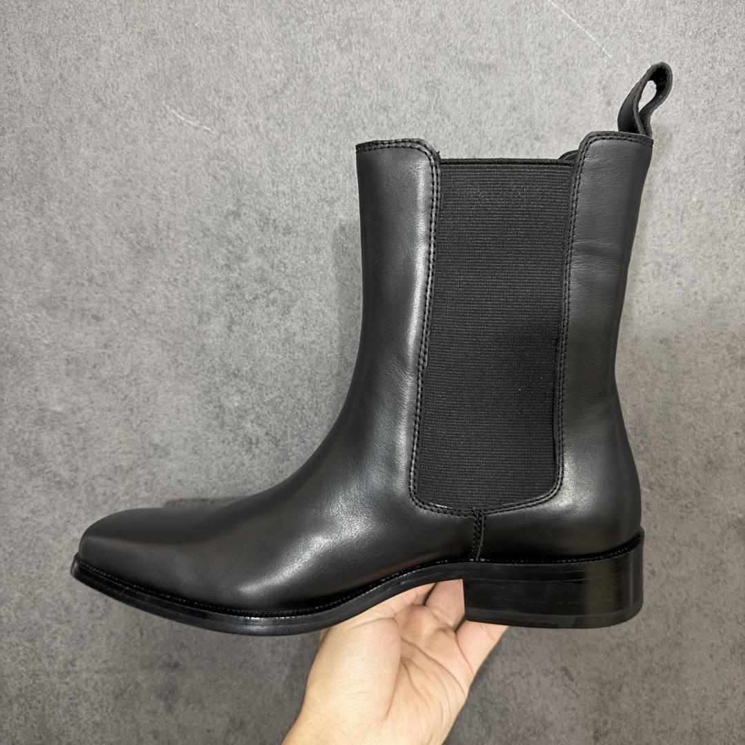图片[2]-【莞产G版】Balenciaga巴黎世家 亮面牛皮革方头套筒短筒切尔西靴 象征着时尚的前沿 款式典雅而时尚 突显法式高雅气息 众多国内外一线潮流明星上脚加持 舒适鞋面 具有很好的延展性和透气性 外观设计鞋身运用简洁的黑色进行搭配 上脚颜值高 鞋跟耐磨性强 不易打滑 尺码：39-45（偏大一码）-选品中心