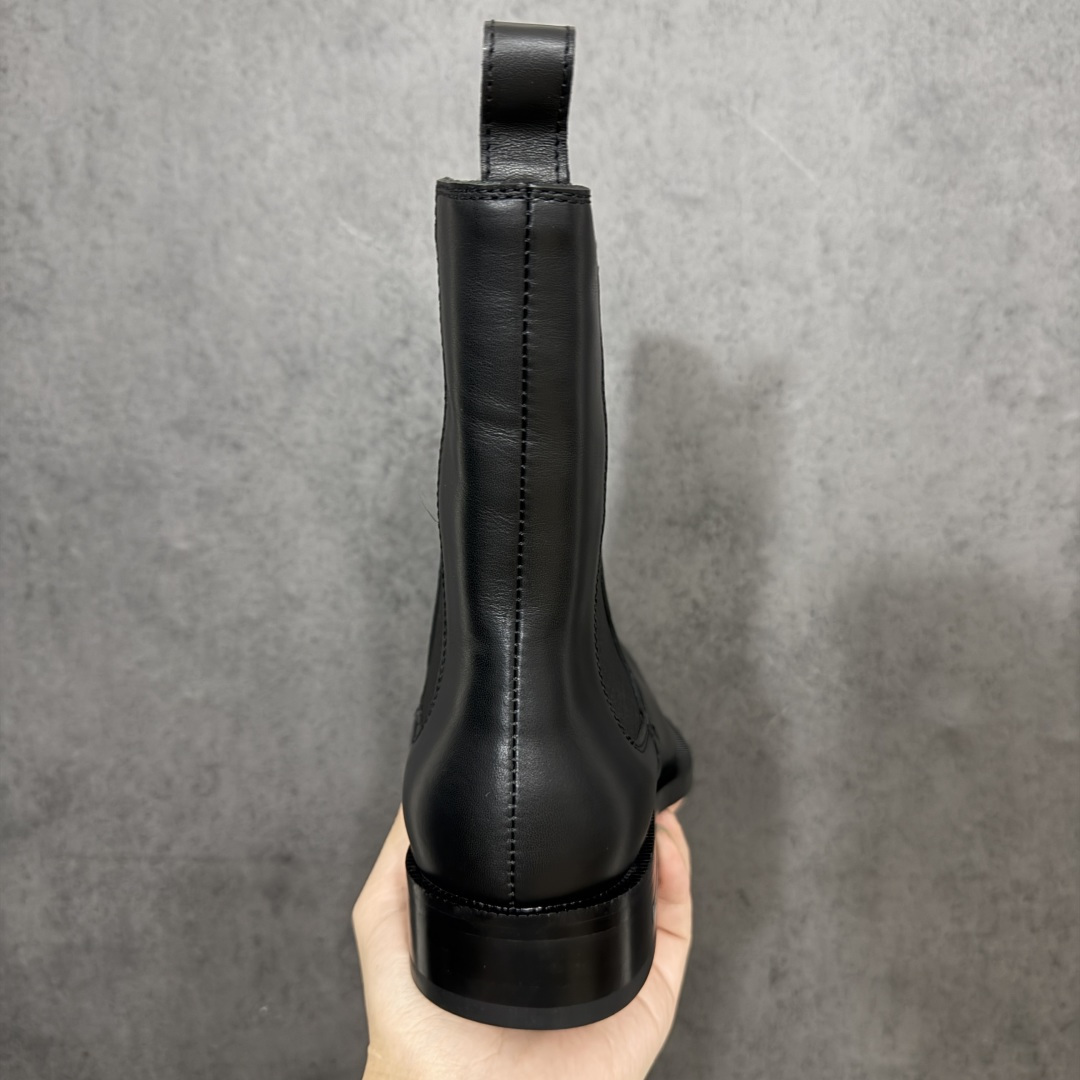 图片[4]-【莞产G版】Balenciaga巴黎世家 亮面牛皮革方头套筒短筒切尔西靴 象征着时尚的前沿 款式典雅而时尚 突显法式高雅气息 众多国内外一线潮流明星上脚加持 舒适鞋面 具有很好的延展性和透气性 外观设计鞋身运用简洁的黑色进行搭配 上脚颜值高 鞋跟耐磨性强 不易打滑 尺码：39-45（偏大一码）-选品中心