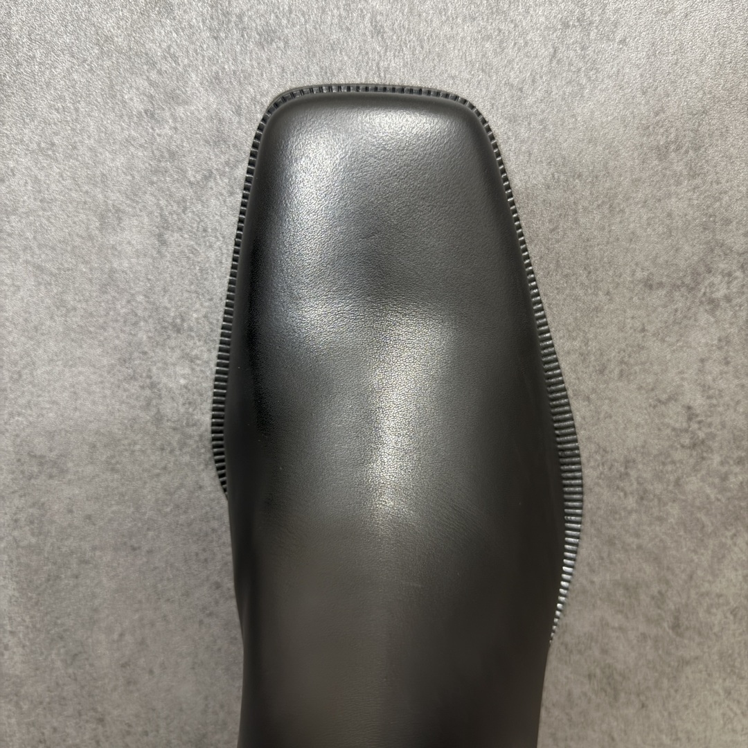 图片[5]-【莞产G版】Balenciaga巴黎世家 亮面牛皮革方头套筒短筒切尔西靴 象征着时尚的前沿 款式典雅而时尚 突显法式高雅气息 众多国内外一线潮流明星上脚加持 舒适鞋面 具有很好的延展性和透气性 外观设计鞋身运用简洁的黑色进行搭配 上脚颜值高 鞋跟耐磨性强 不易打滑 尺码：39-45（偏大一码）-选品中心