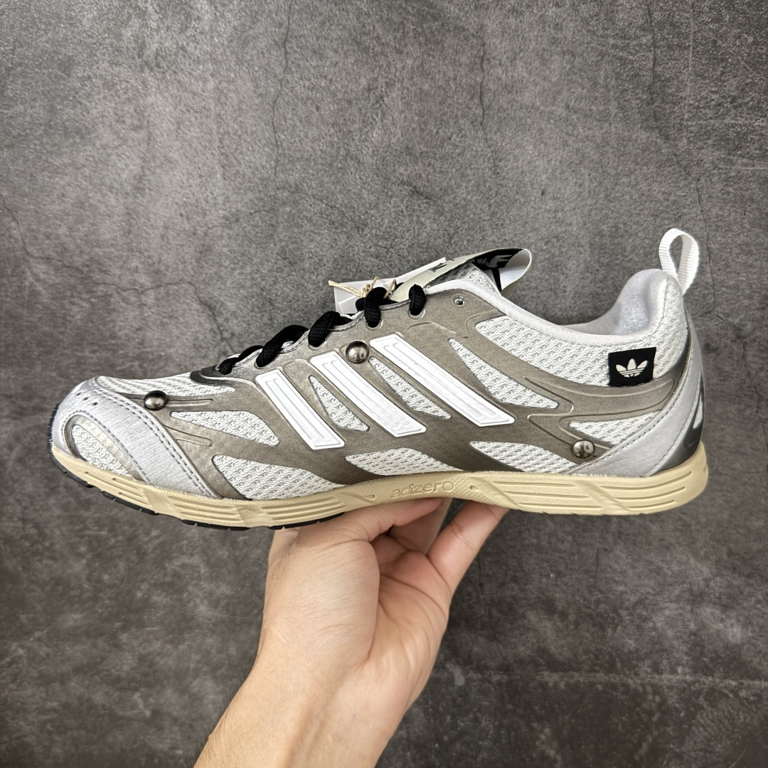 图片[2]-【CS纯原版】原装级别 SONG FOR THE MUTE x AD 阿迪 Adizero PR SFTM-006 联名款低帮休闲鞋 HP3521 1.原鞋原楦头打造完美版型 2.原盒开发 同正品一致立体钢印 区别市面普通印刷 3.鞋垫贴合欧索莱材质 鞋垫面高频立体印刷 鞋垫底同正品一致过胶纹路 4.鞋口材质色系纹路亮度均同正品一致 5.鞋面后套高剥太空革透心灰底，同原鞋一致，区别市面黑底材质。独家原鞋操作，太空革贴合胶膜，使其在前后帮成型的过程中，与鞋面完全贴合，后跟定型完美，区别市面太空革和鞋面直接缝合 6.鞋面网布纹路，网孔，克重，颜色等均按原鞋同步开发，区别市面不正确网孔纹路，不正确颜色 7.市面唯一跟原鞋同步，采用前帮+后帮成型工艺，真正把中底板和鞋面完全贴合，使鞋面和鞋底牢固贴合，不易开胶脱底。区别市面拉帮中底或在拉帮中底上面再简单覆盖中底板，以假充正 8.独家私模 鞋底同原鞋一致，采用MD和RB组合而成。SFTM-006 这款联名跑步鞋，属于薄底跑步鞋，所以MD需要一定的硬度支撑穿着者，才能保证运动的时候脚感舒适。区别市面一体描漆大底，以及把MD打软的错误操作 9.市面唯一跟原鞋同步，采用前帮+后帮成型工艺，真正把中底板和鞋面完全贴合，使鞋面和鞋底牢固贴合，不易开胶脱底。区别市面拉帮中底或在拉帮中底上面再简单覆盖中底板，以假充正 尺码：36 36.5 37 38 38.5 39 40 40.5 41 42 42.5 43 44 44.5 45-选品中心